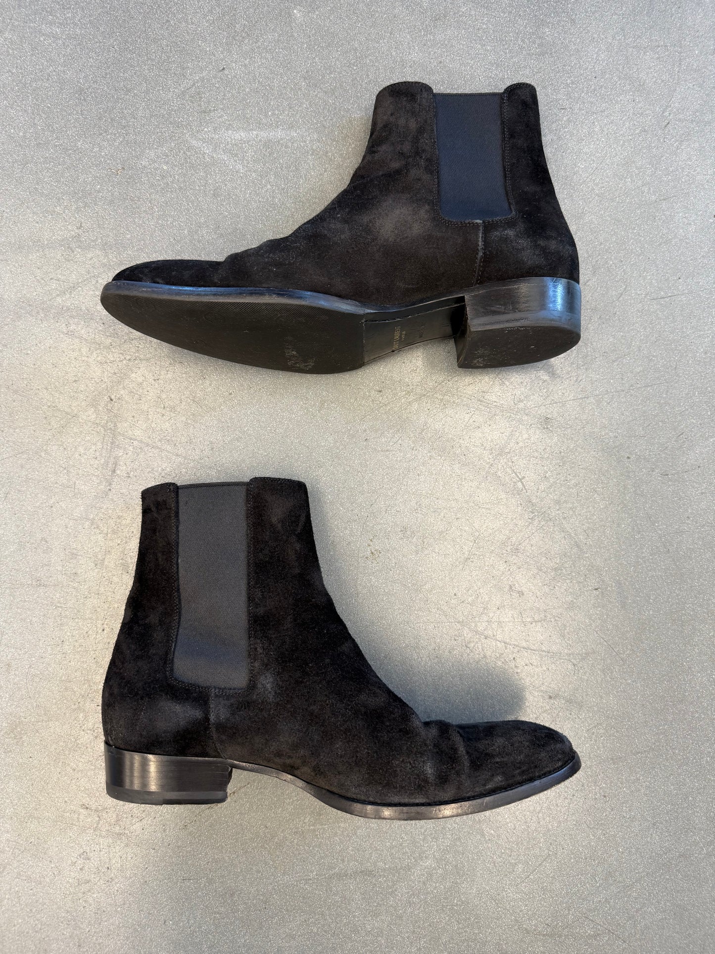SIZE 41 SAINT LAURENT WYATT CHELSEA BOOTS - BLACK SUEDE (PRE-OWNED, RESOLED RIGHT FOOT, NO BOX)