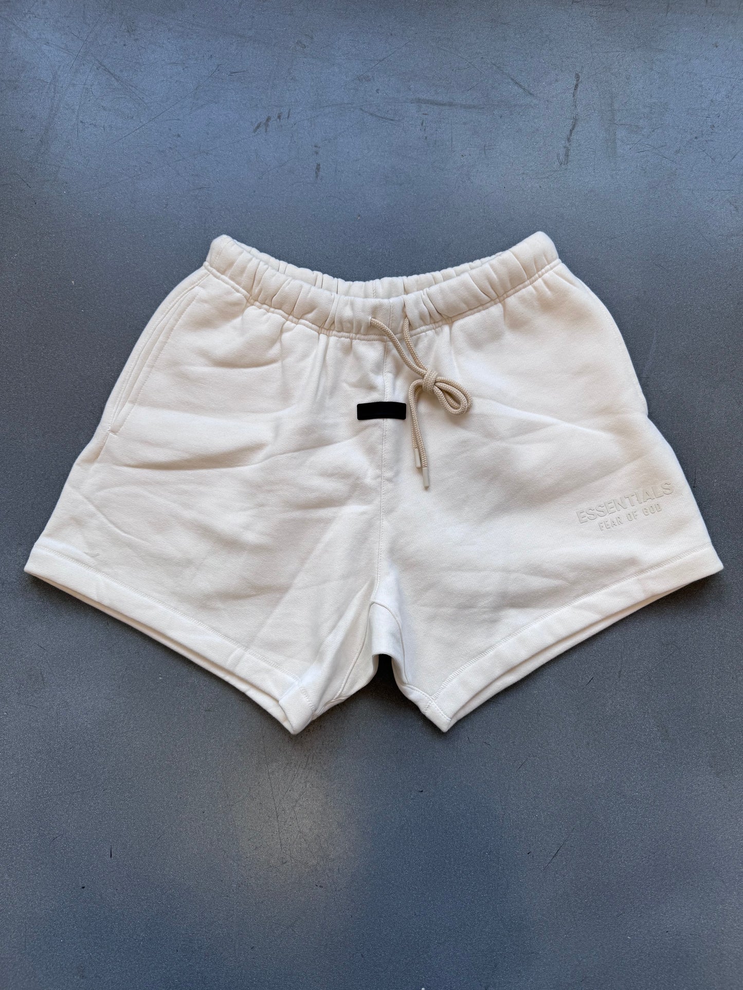 ESSENTIALS FEAR OF GOD SHORTS - WHITE