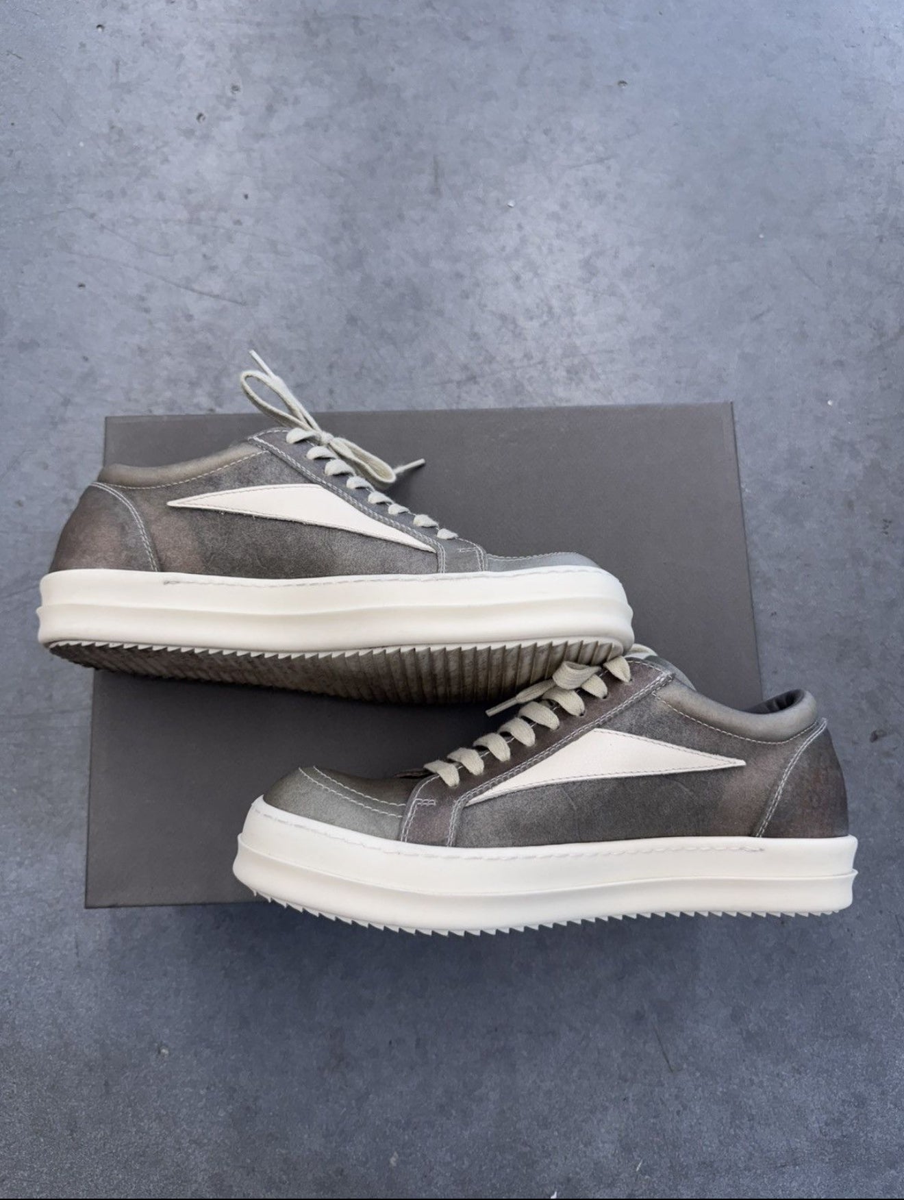 SIZE 40 RICK OWENS VINTAGE SNEAKS TRANSPARENT LEATHER DUST MILK (PRE-OWNED WITH BOX)