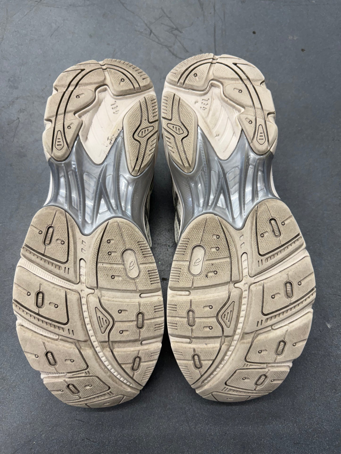 SIZE 10 ASICS GT-2160 PARIS (PRE-OWNED WITHOUT BOX)