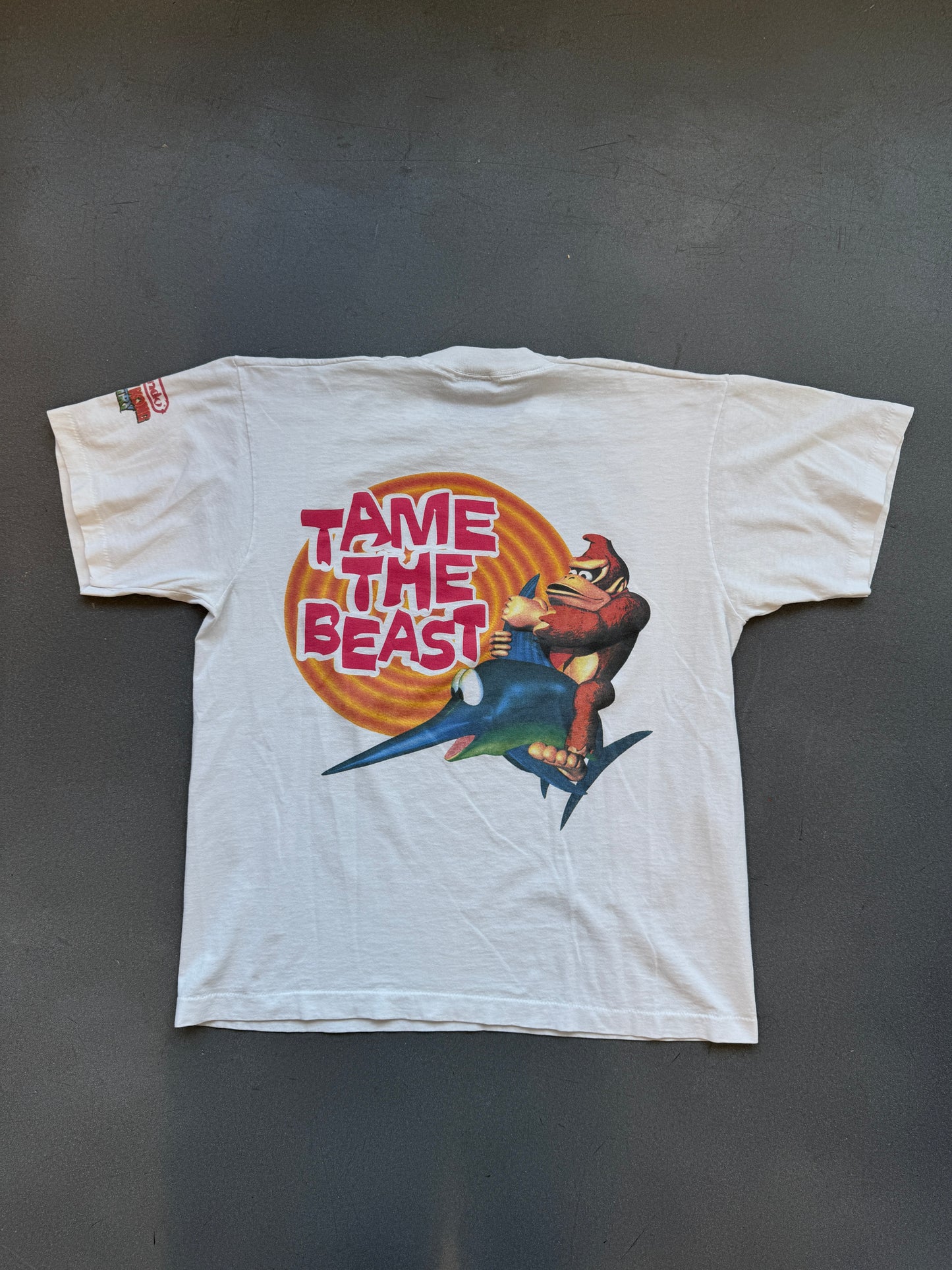 90'S DONKEY KONG COUNTRY "TAME THE BEAST" TEE (FOTL TAG)