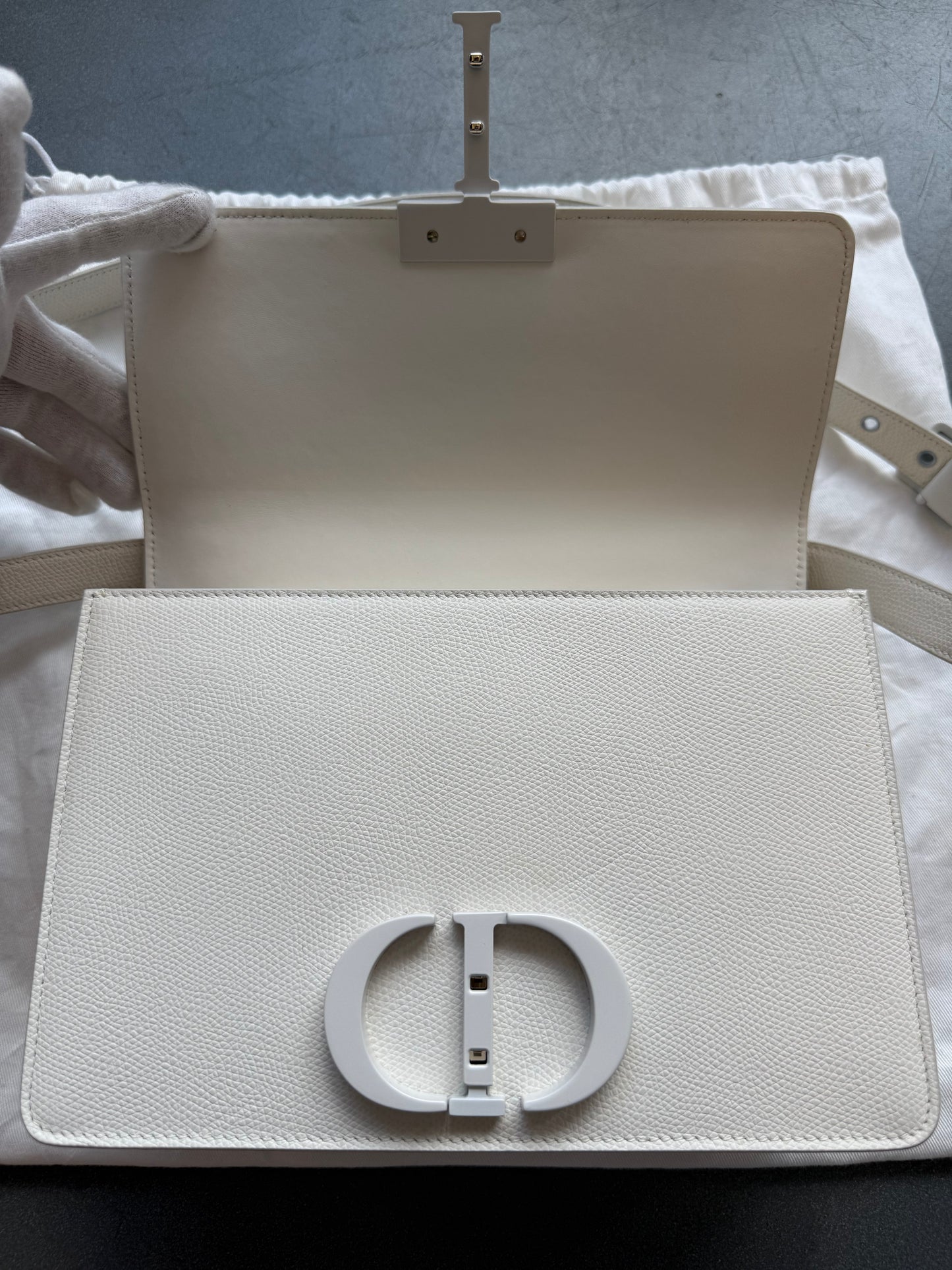CHRISTIAN DIOR MONTAIGNE 30 HANDBAG - WHITE (PRE-OWNED WITH DUSTBAG) (TANIA)