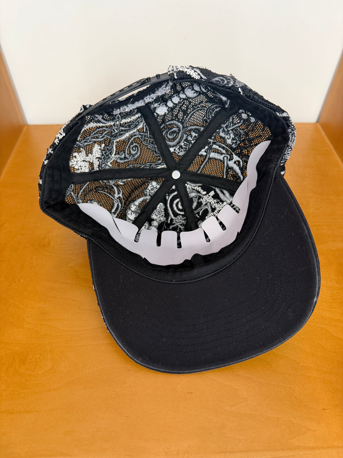 SS26 SUPREME WESTERN EMBROIDERED MESH BACK HAT - BLACK
