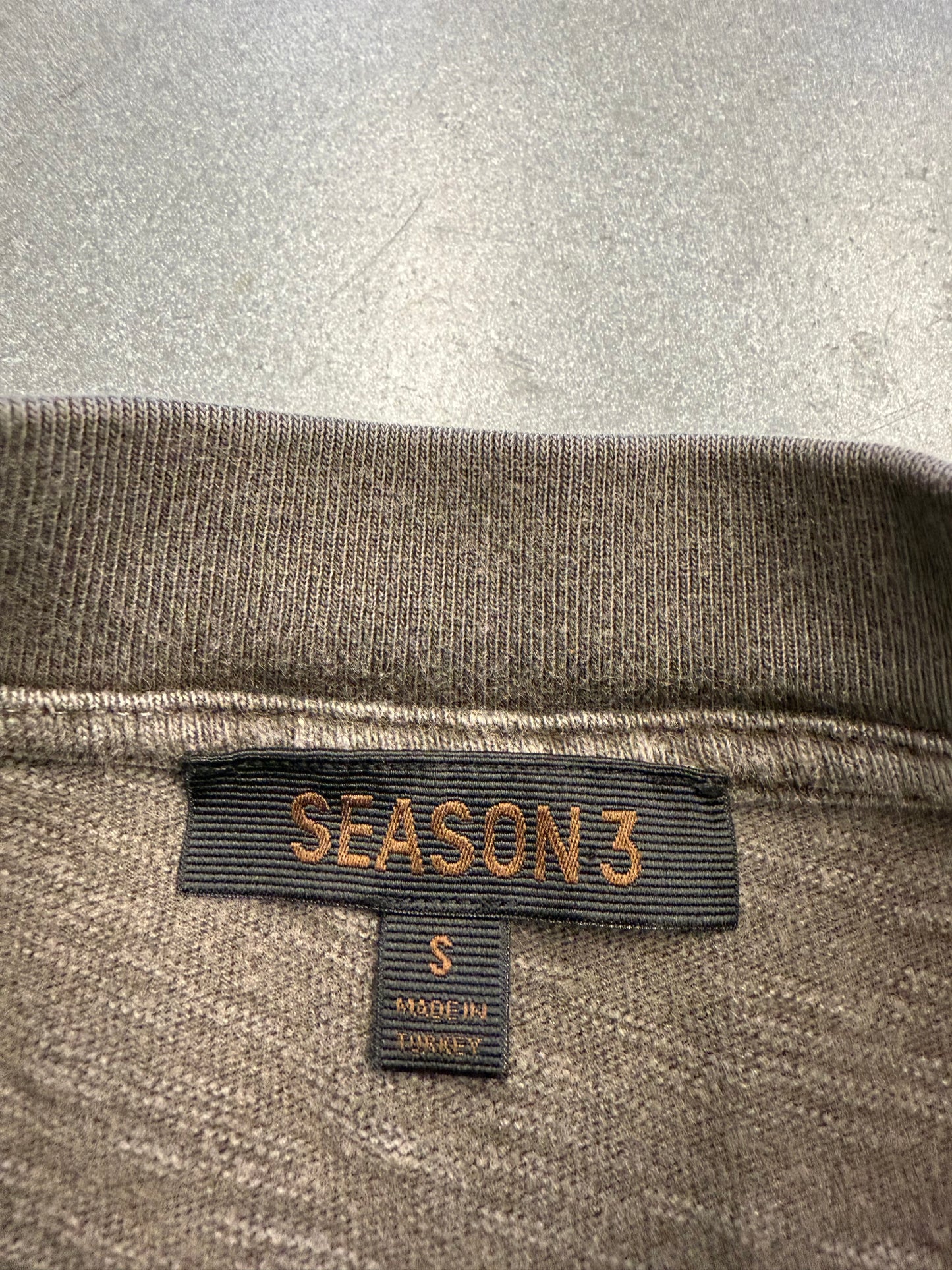 YEEZY SEASON 3 CROPPED COLLEGE SLUB KNIT TEE - ONYX SHADE (S)