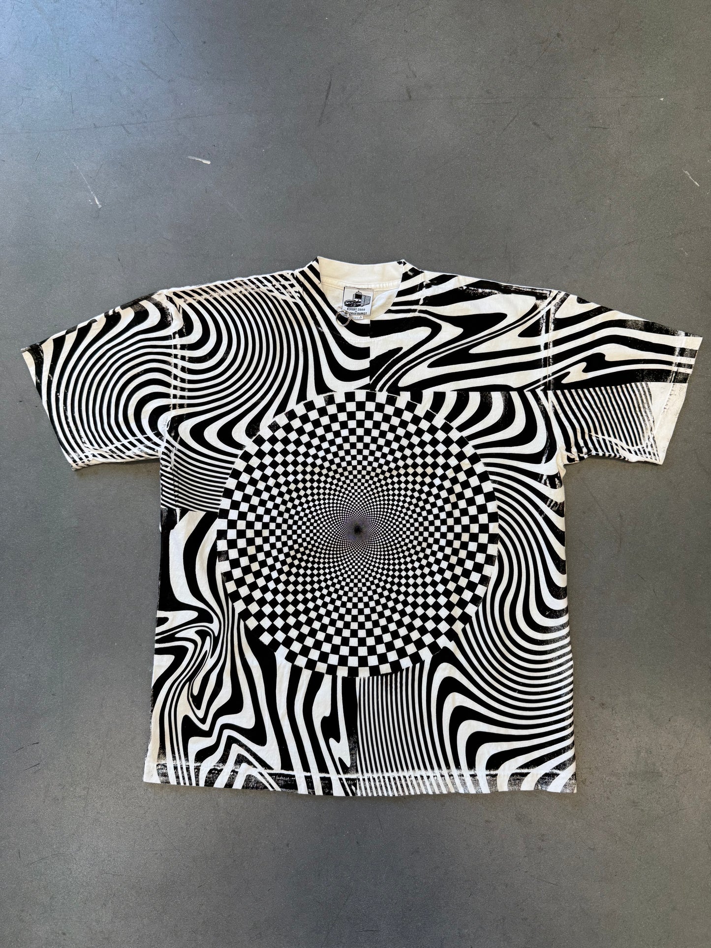 KNIGHT 2000 SZECHUAN MARKET TRIPPY AOP SCREEN TEE
