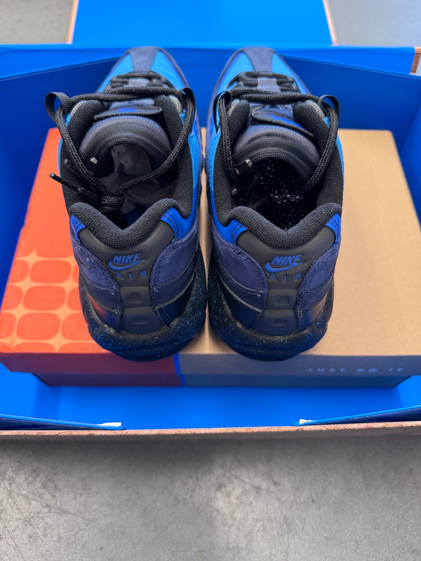 2024 SIZE 9.5 NIKE AIR MAX 95 & NIKE AIR FORCE 1 LOW STASH SPECIAL BOX (WITH POSTER) (SIGNED) (BRAND NEW OG ALL)