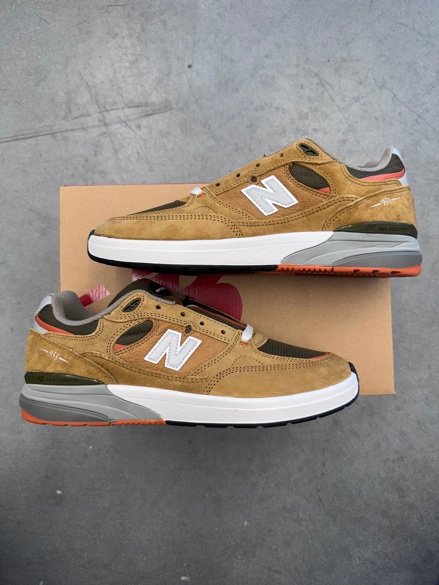 SIZE 10.5 NEW BALANCE NUMERIC 933 REYNOLDS BROWN & GREY SKATE SHOES (BRAND NEW WITH BOX)