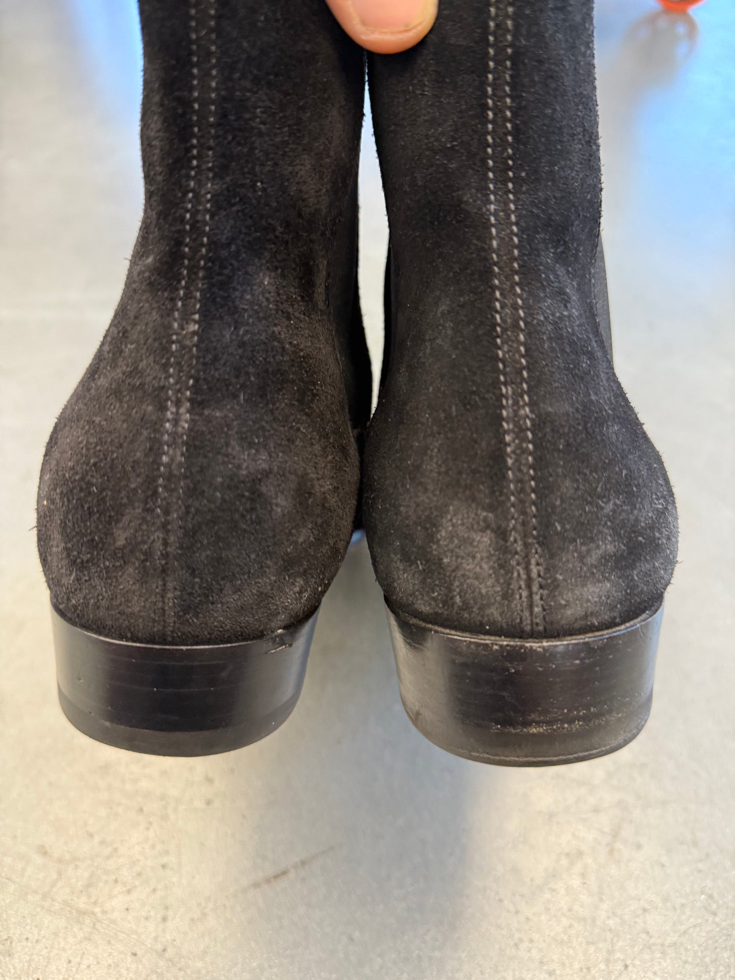 SIZE 41 SAINT LAURENT WYATT CHELSEA BOOTS - BLACK SUEDE (PRE-OWNED, RESOLED RIGHT FOOT, NO BOX)