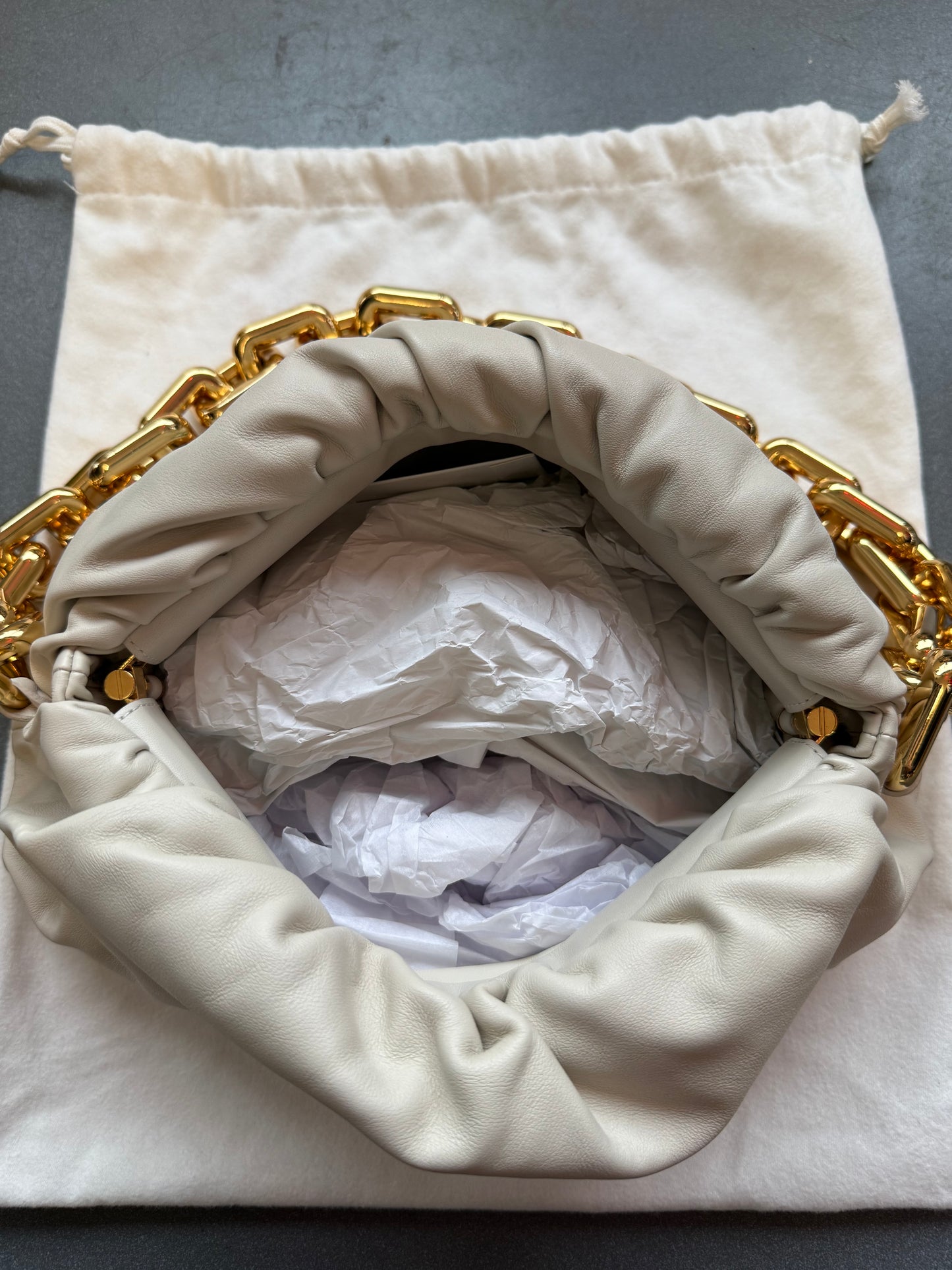 BOTTEGA VENETA LEATHER CHAIN POUCH HANDBAG - PLASTER (NEW WITH DUSTBAG) (TANIA)