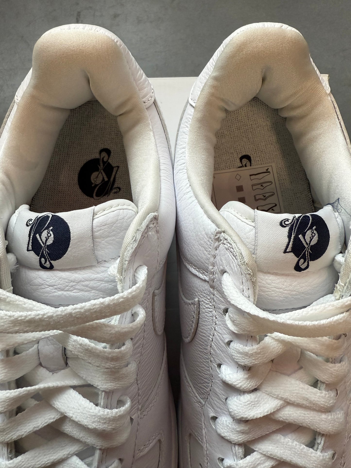 2017 SIZE 9.5 NIKE AIR FORCE 1 ROC-A-FELLA (AF100) (NEW WITH BOX)