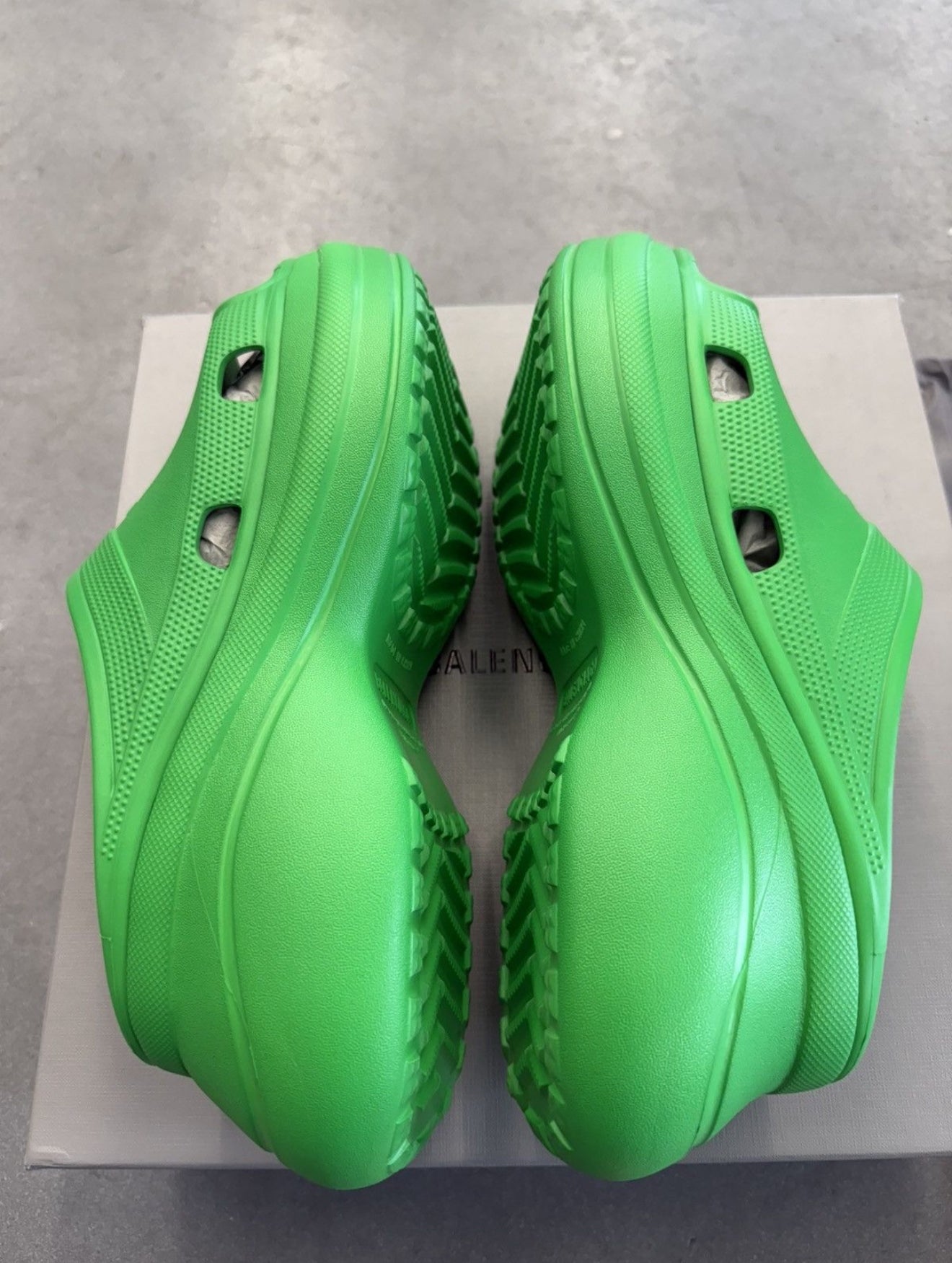 SIZE 44 BALENCIAGA POOL CROCS RUBBER SLIDE GRAS GREEN (NEW WITH BOX)