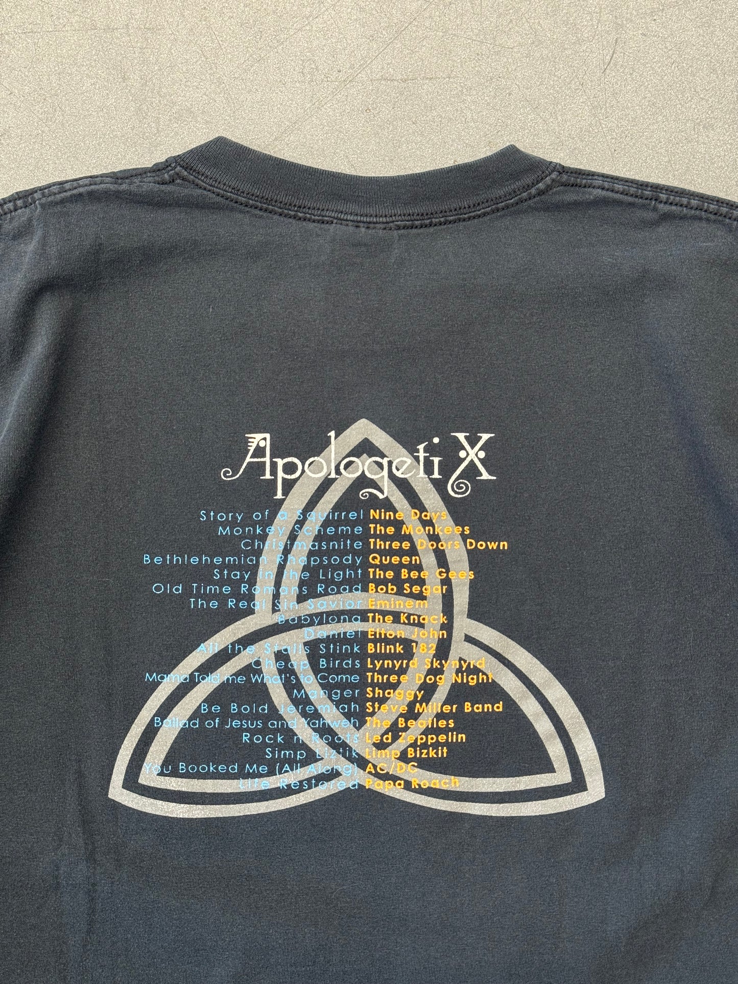 90S "KEEP THE CHANGE" APOLOGETI X SHOW TEE (ANVIL YELLOW BAR TAG)