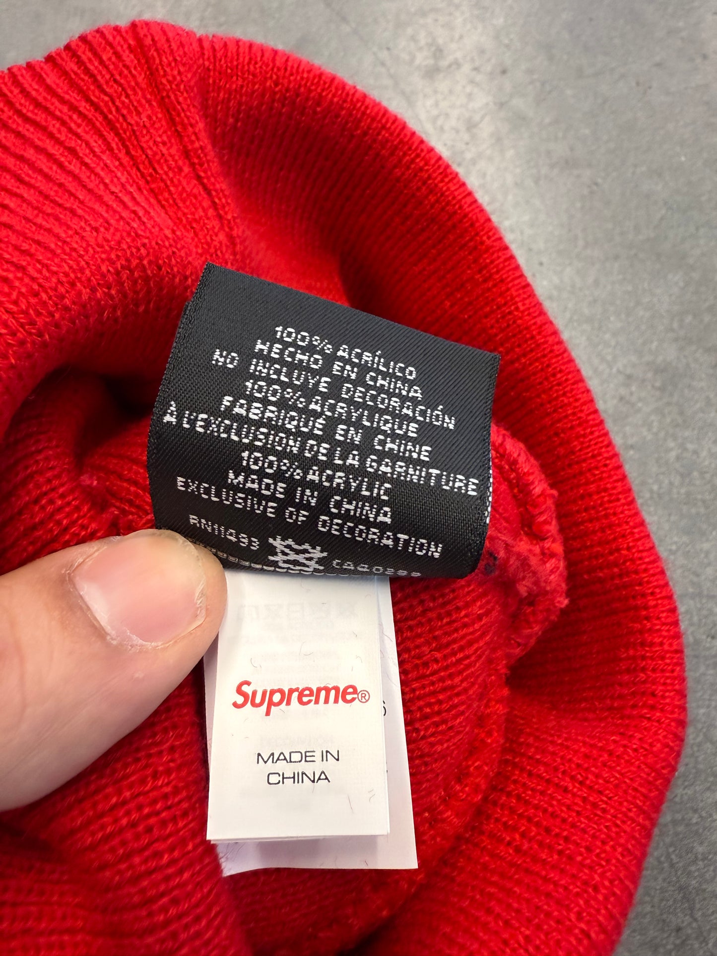 FW23 SUPREME NEW ERA BOX LOGO BEANIE - RED