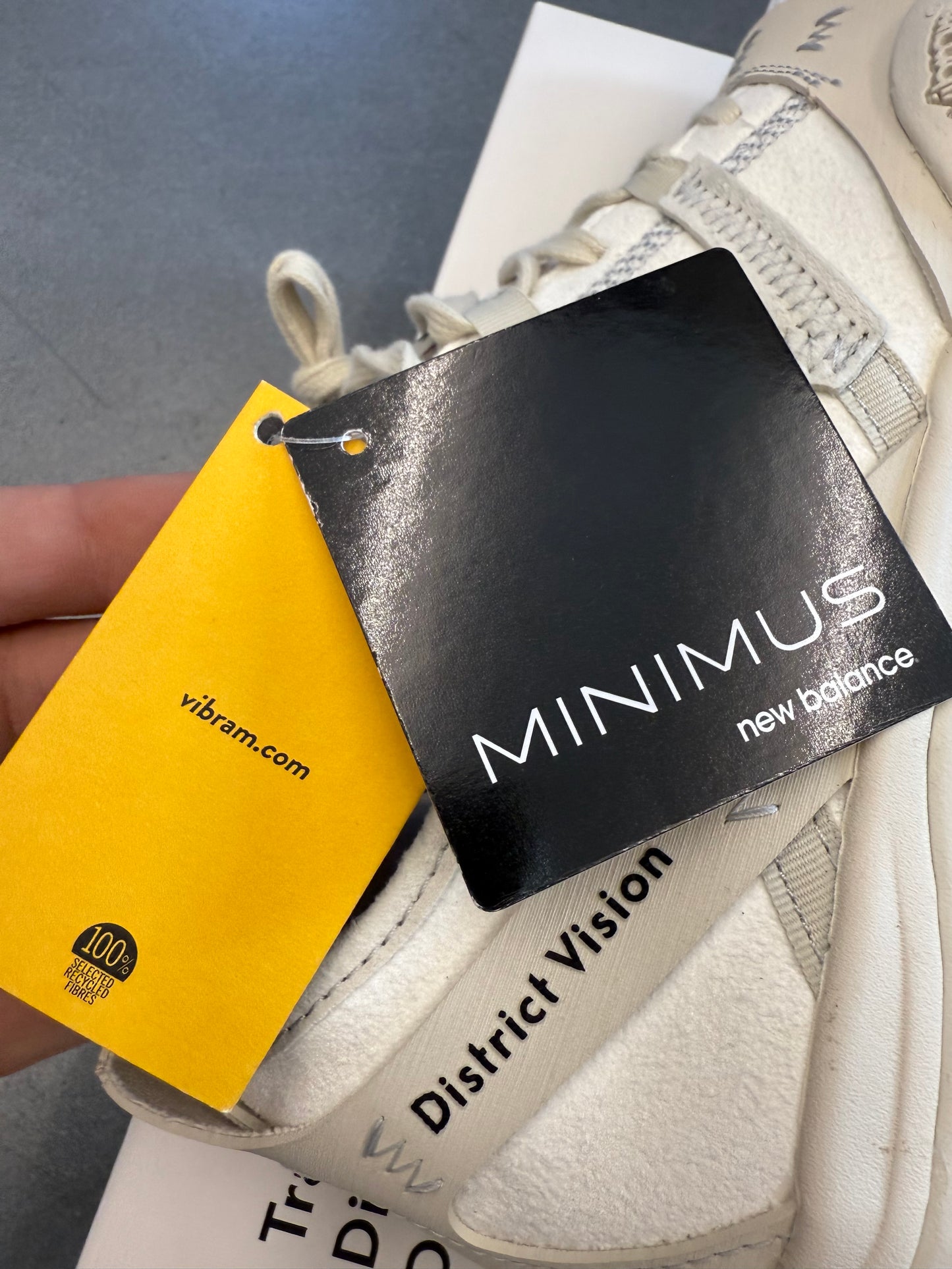 2025 SIZE 9 NEW BALANCE MT10 DISTRICT VISION CLOUD DANCER - WHITE (NEW WITH BOX)