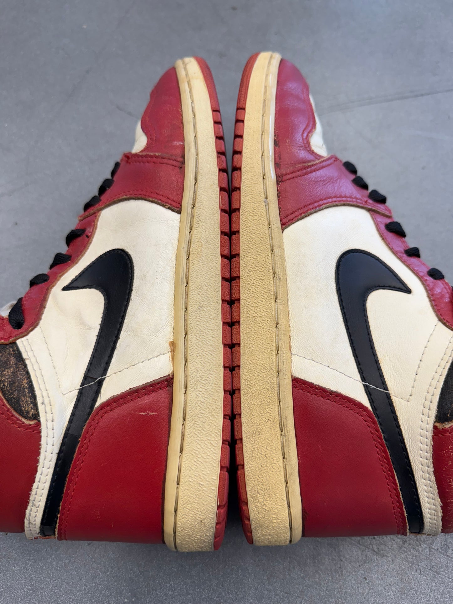 1985 SIZE 10.5 AIR JORDAN 1 CHICAGO (PRE-OWNED NO BOX)