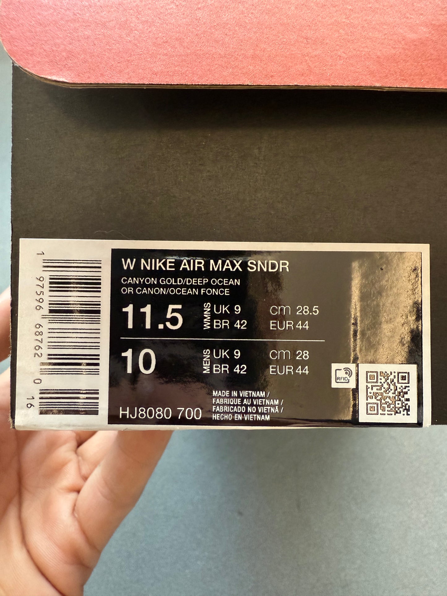 2024 SIZE 11.5 WOMEN'S NIKE AIR MAX SUNDER CANYON GOLD (NEW WITH BOX)