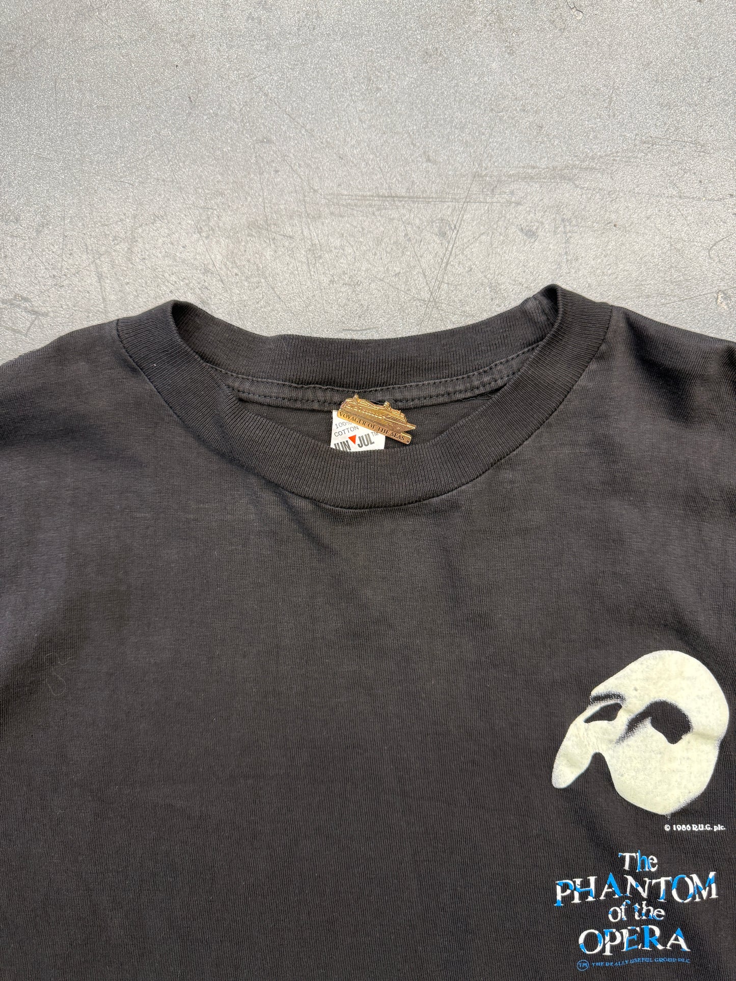 1986 THE PHANTOM OF THE OPERA GLOW IN THE DARK CHEST HIT TEE (JUN JUL TAG)