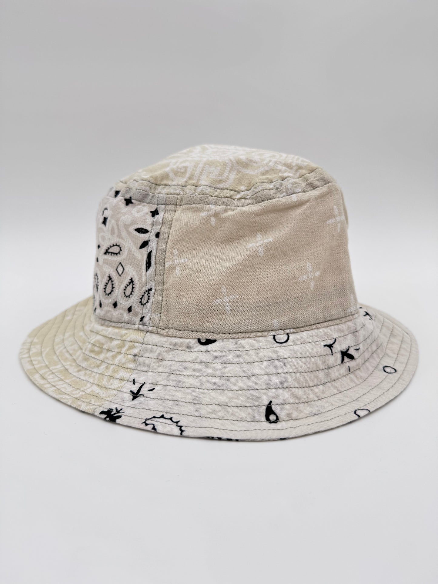 KAPTIAL BANDANA PATCHWORK BUCKET HAT - WHITE