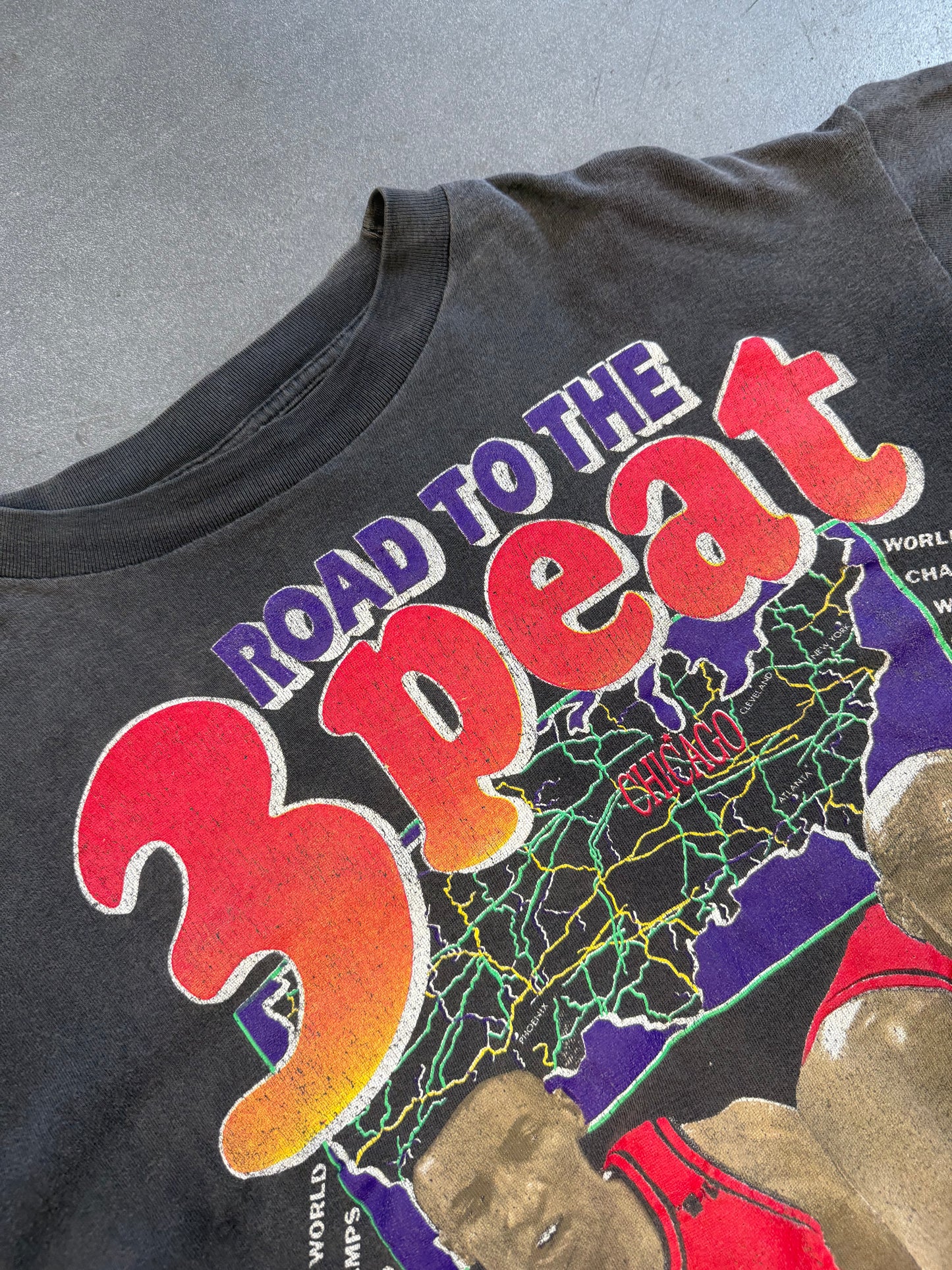 1993 ROAD TO THE 3 PEAT CHICAGO BULLS BOOTLEG RAP STYLE TEE (DIAMOND STAR TAG)