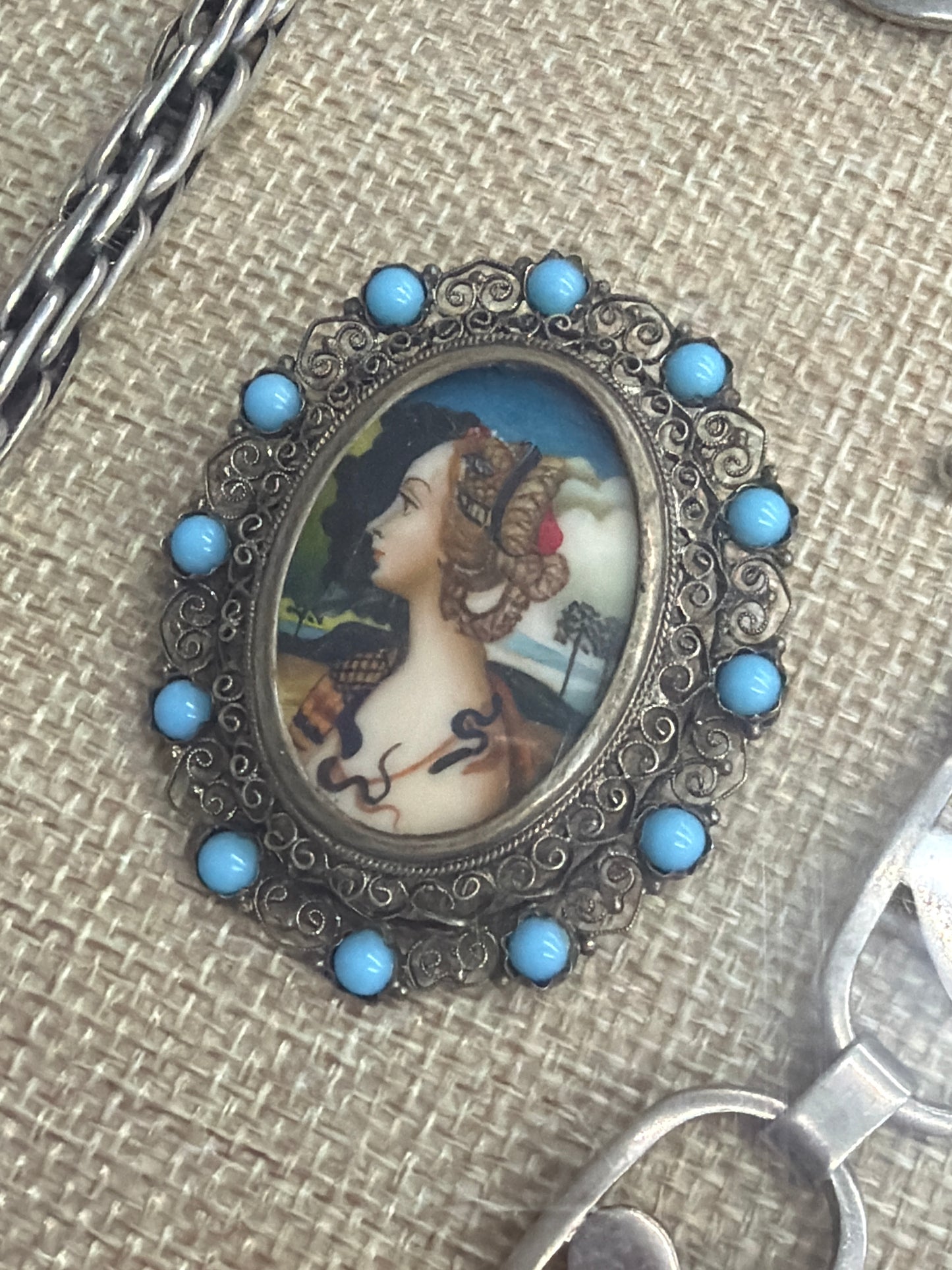 .800 SILVER VICTORIAN CAMEO BROCHE PIN & PENDANT (10.7 GRAMS)