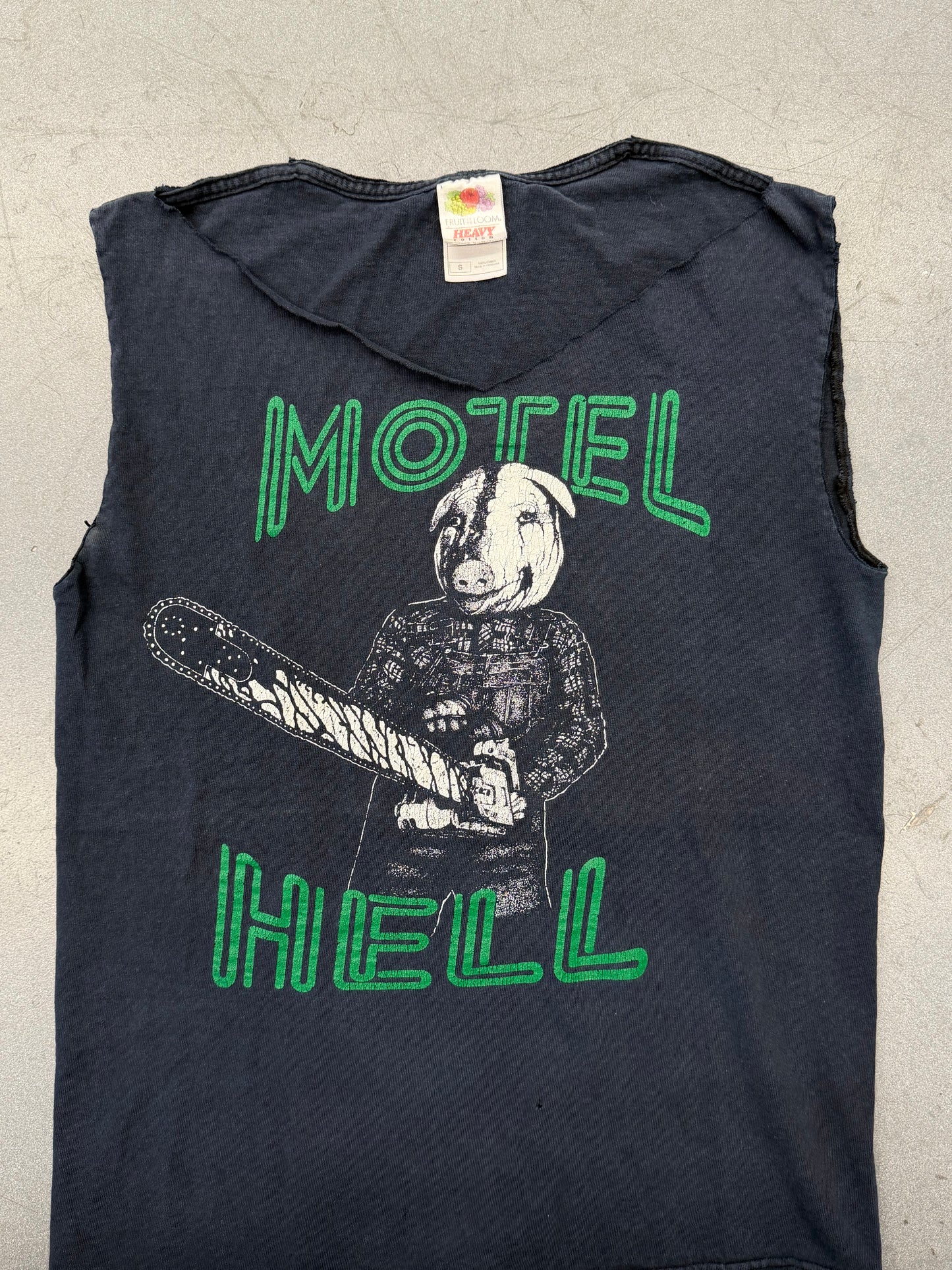 Y2K MOTEL HELL PIG CHAINSAW CUTOFF TEE (FOTL TAG)