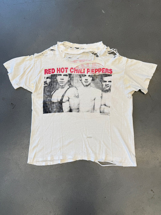 1990 RED HOT CHILI PEPPERS PHOTO BY WILLIAM HAMES THRASHED TEE