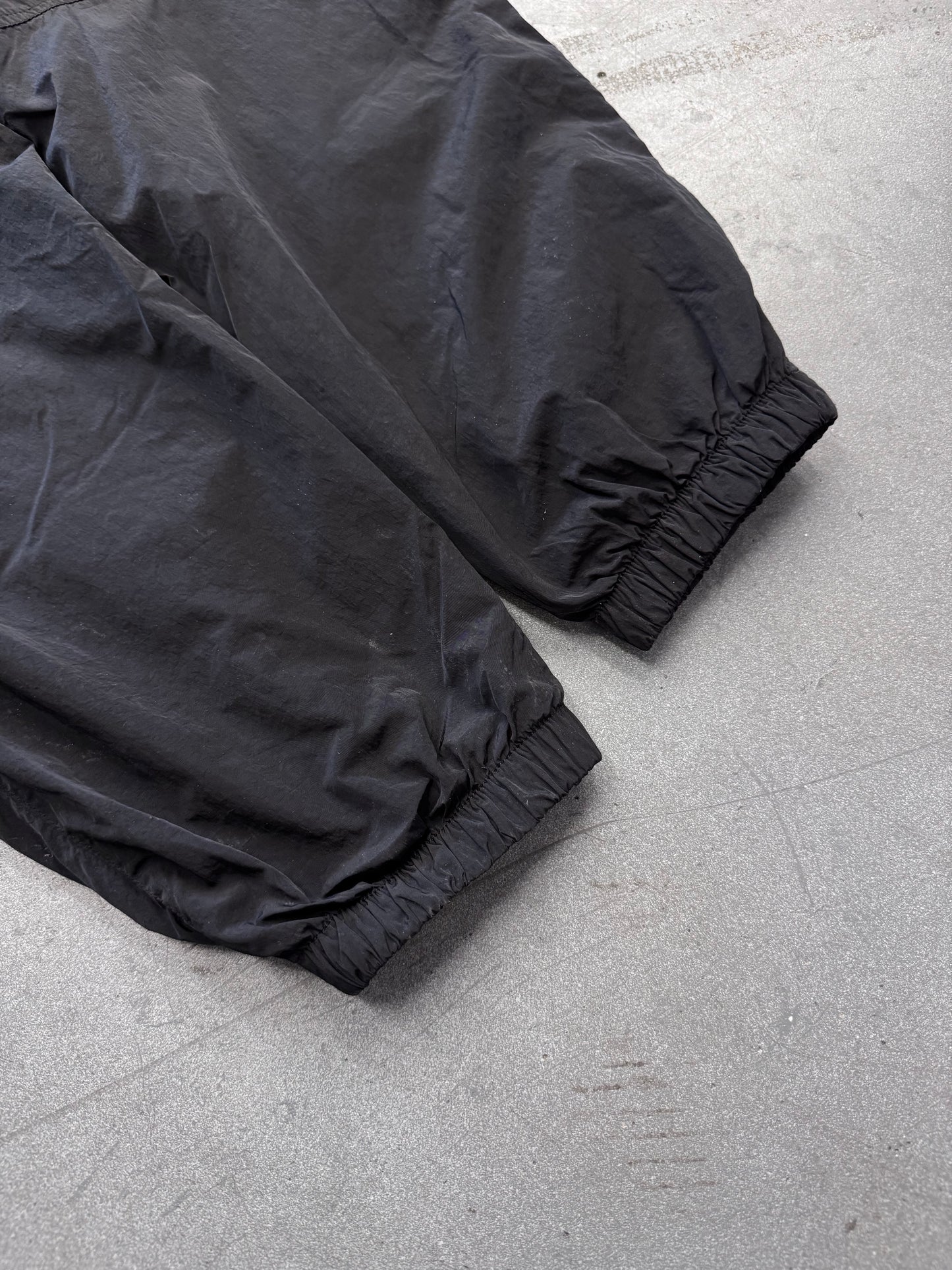 KITH WRINKLE NYLON CHAUNCEY CARGO PANTS - BLACK (S)