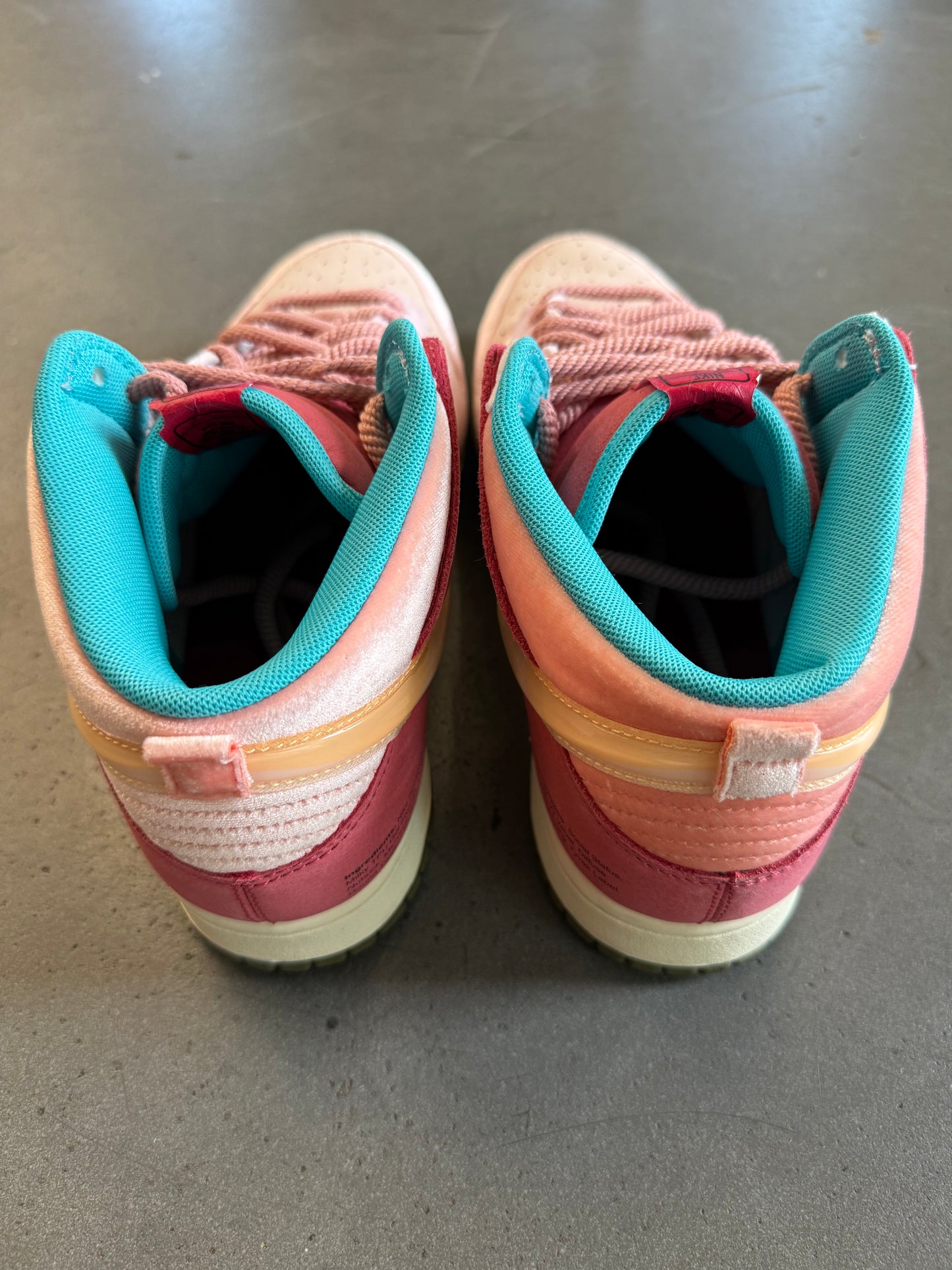 2021 SIZE 11 NIKE DUNK MID SOCIAL STATUS FREE LUNCH STRAWBERRY MILK (PRE-OWNED NO BOX)