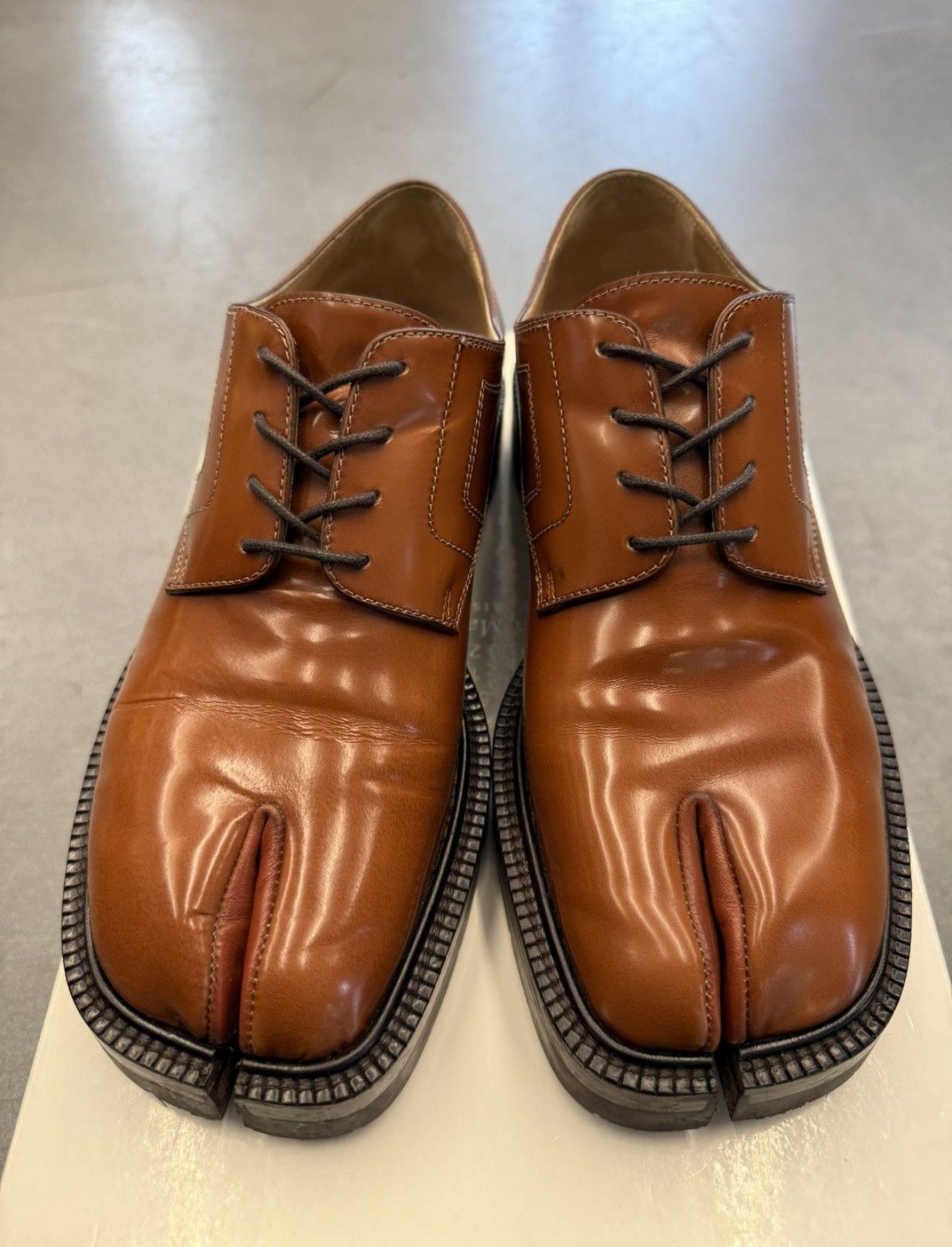 SIZE 40 MAISON MARGIELA TAN TABI LACE-UP DERBYS (PRE-OWNED WITH BOX)