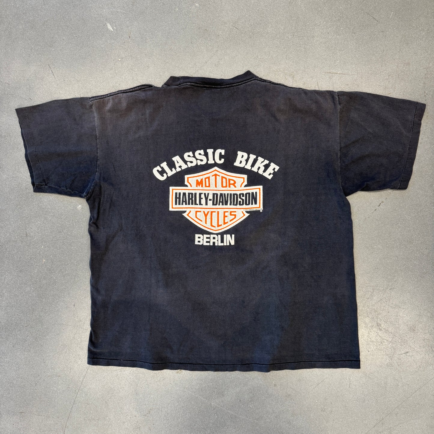 1992 HARLEY-DAVIDSON KING OF THE CONCRETE JUNGLE. BERLIN TEE (HOLOUBEK BRAND TAG)
