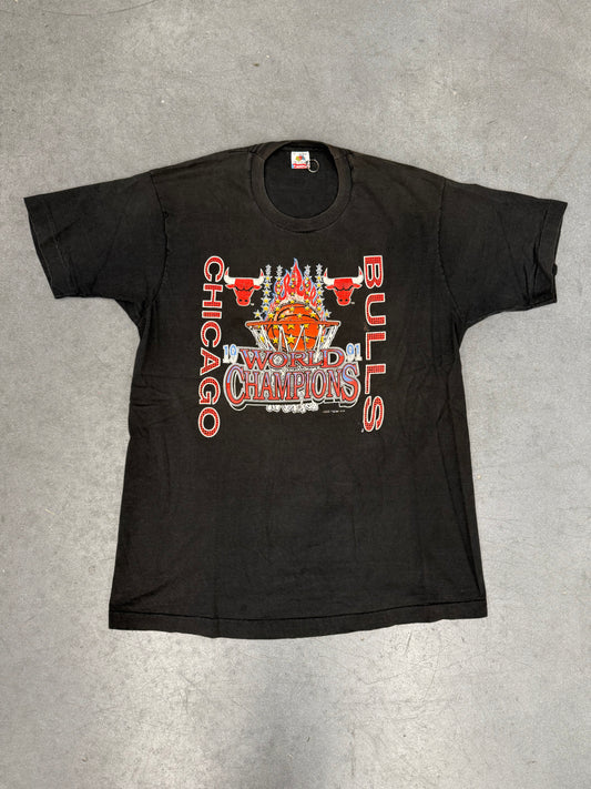1991 CHICAGO BULLS WORLD CHAMPIONS TEE (FOTL TAG)
