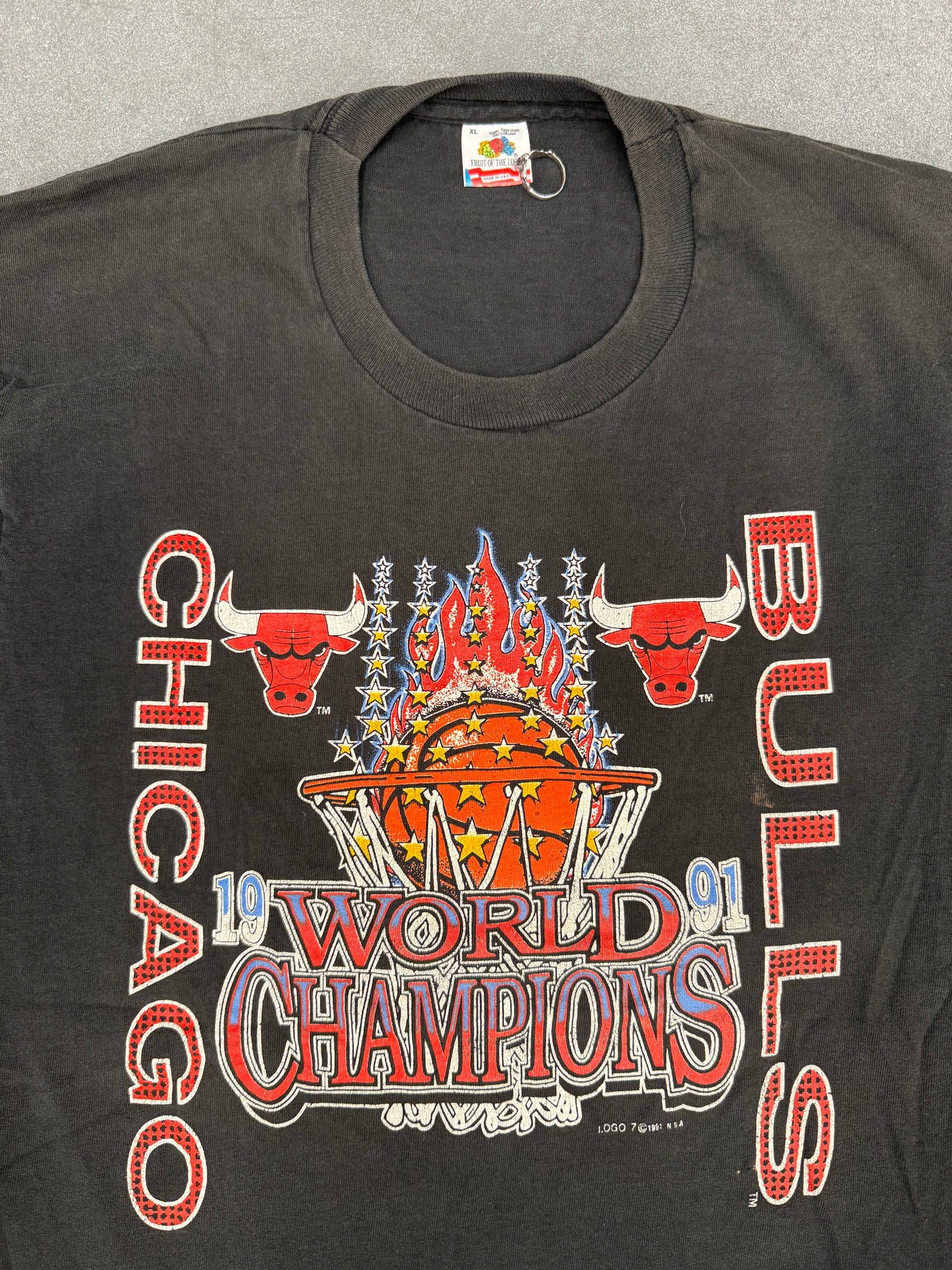 1991 CHICAGO BULLS WORLD CHAMPIONS TEE (FOTL TAG)