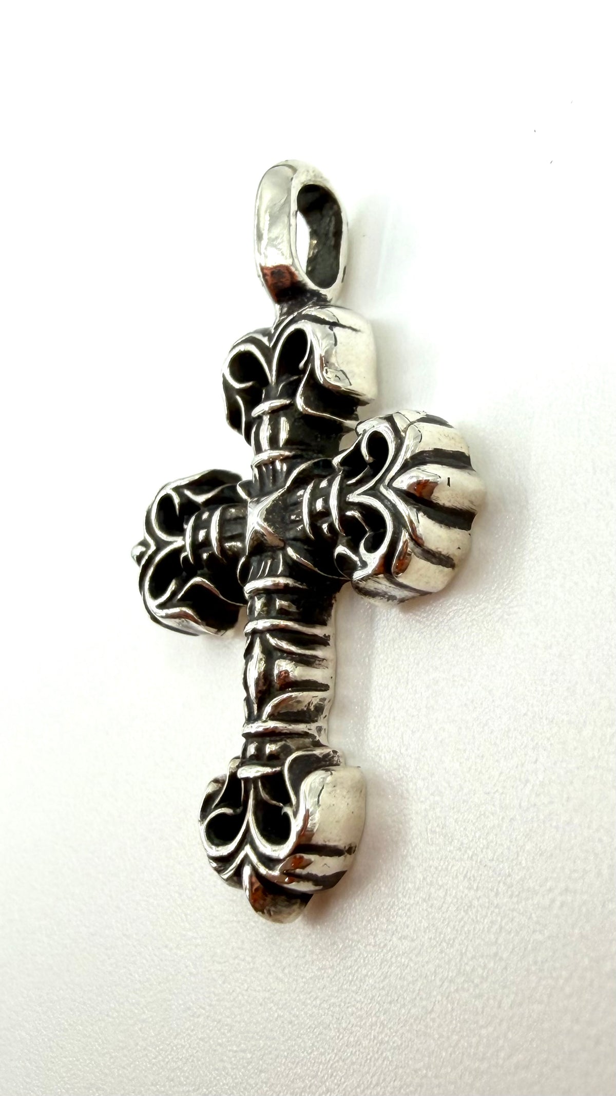CHROME HEARTS TINY FILIGREE CROSS SILVER PENDANT