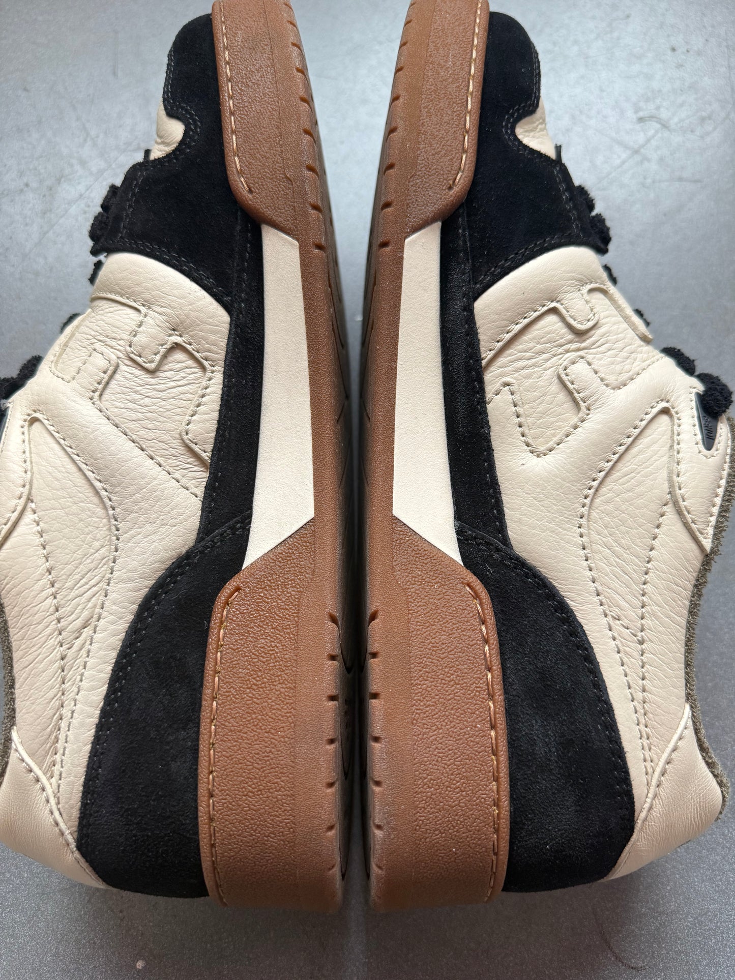 SIZE 10 FENDI MATCH LOW TOP LEATHER SNEAKERS (PRE-OWNED NO BOX)