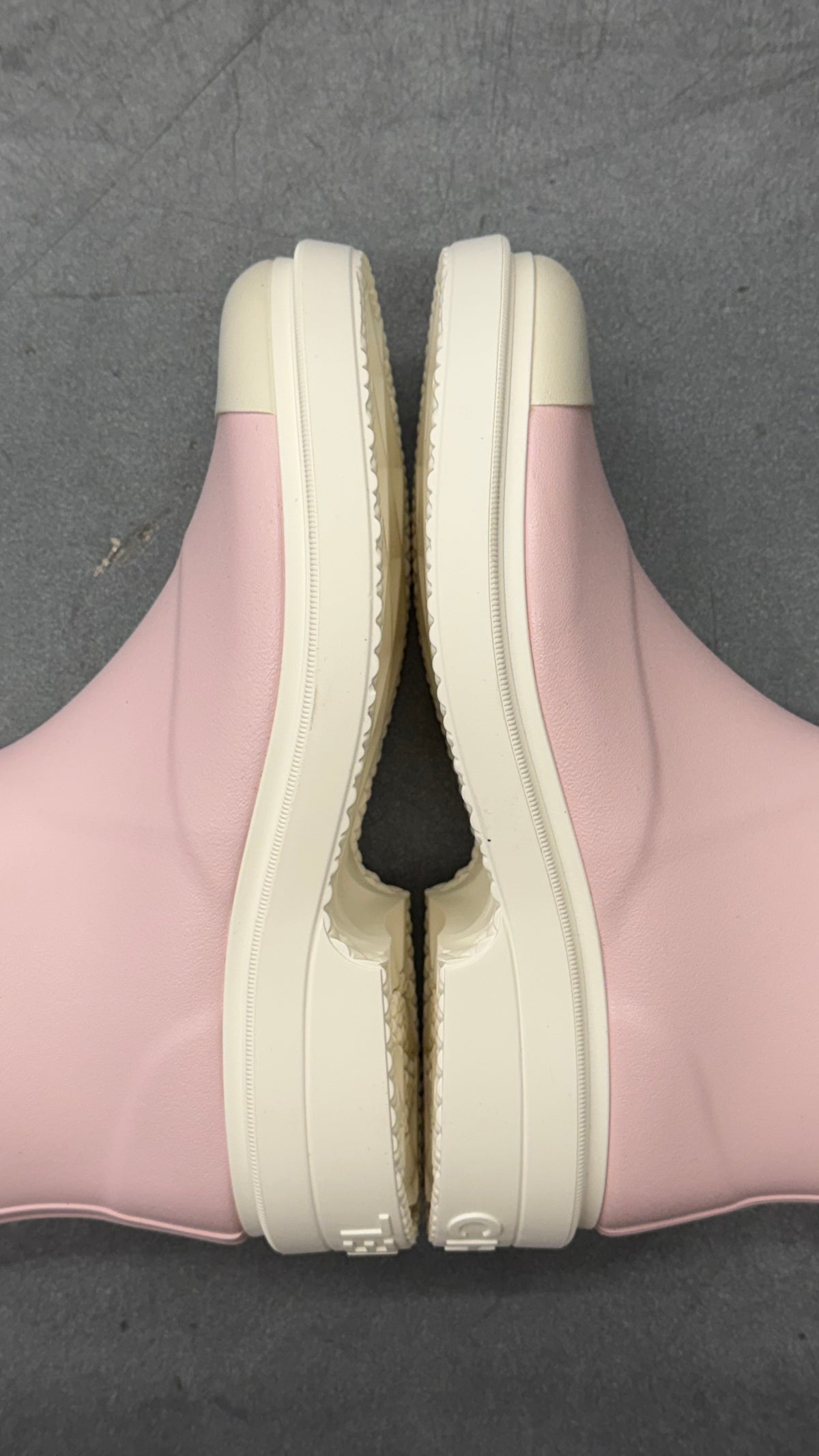 2026 CHANEL INTERLOCKING LOGO RUBBER RAIN BOOTS