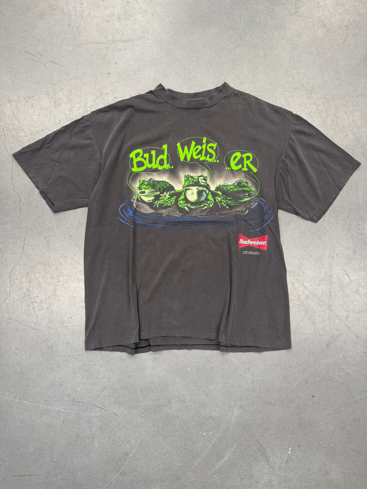 1995 BUDWEISER YOUR PAD OR MINE? BUD... WEIS... ...ER FROG TEE (CHANGES TAG)