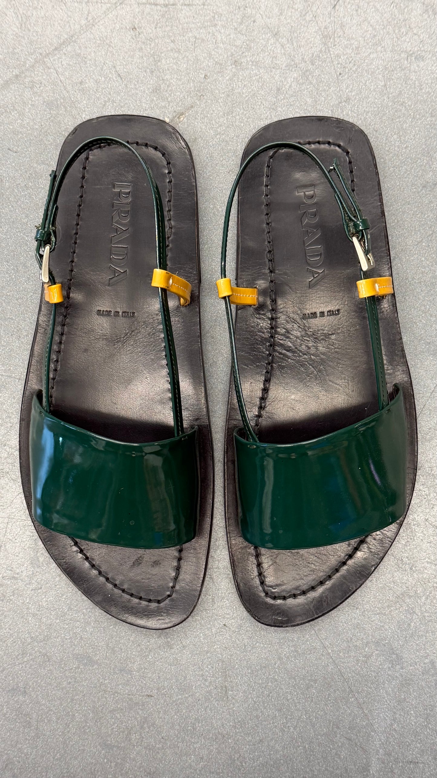 SIZE 10 PRADA GREEN PATENT LEATHER SANDALS (W/BOX)