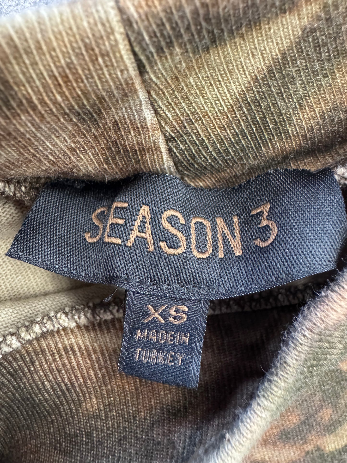 YEEZY SEASON 3 BACK POCKET TREE CAMO CREWNECK SWEATSHIRT (XS)