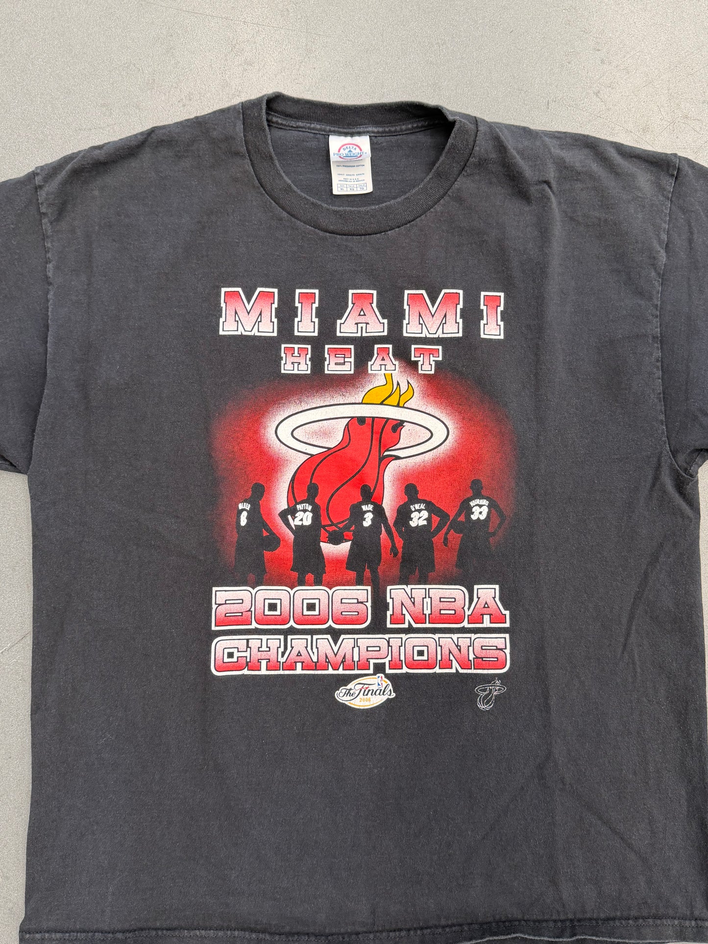 2006 MIAMI HEAT NBA CHAMPIONS TEE (DELTA PRO WEIGHT TAG)