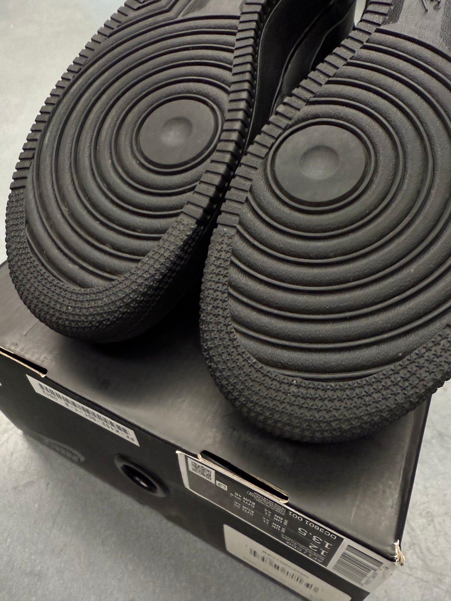 2020 SIZE 12 NIKE AIR FORCE 1 MID CDG COMME DES GARCONS BLACK (PRE-OWNED WITH BOX)