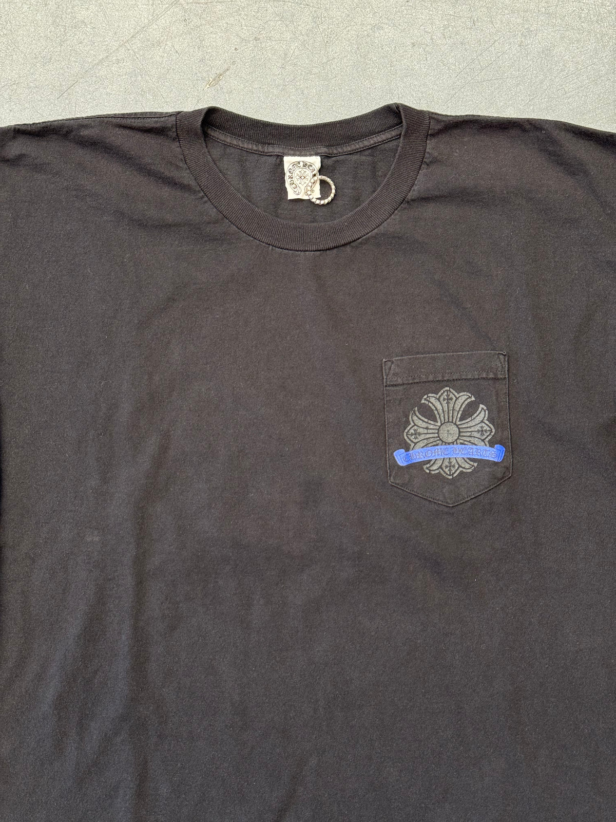 2010-12 CHROME HEARTS BLUE CROSS HORSESHOE LONG SLEEVE POCKET TEE - BLACK/BLUE
