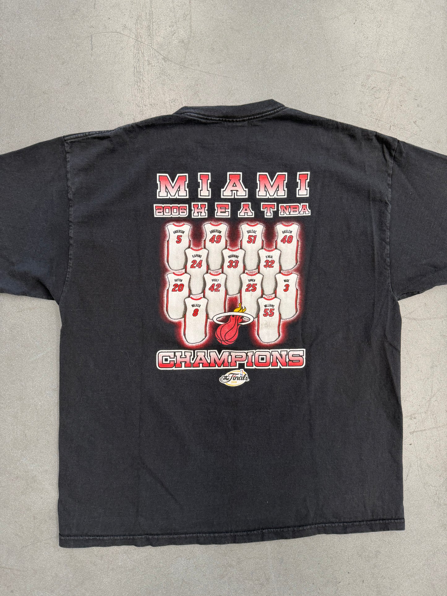2006 MIAMI HEAT NBA CHAMPIONS TEE (DELTA PRO WEIGHT TAG)