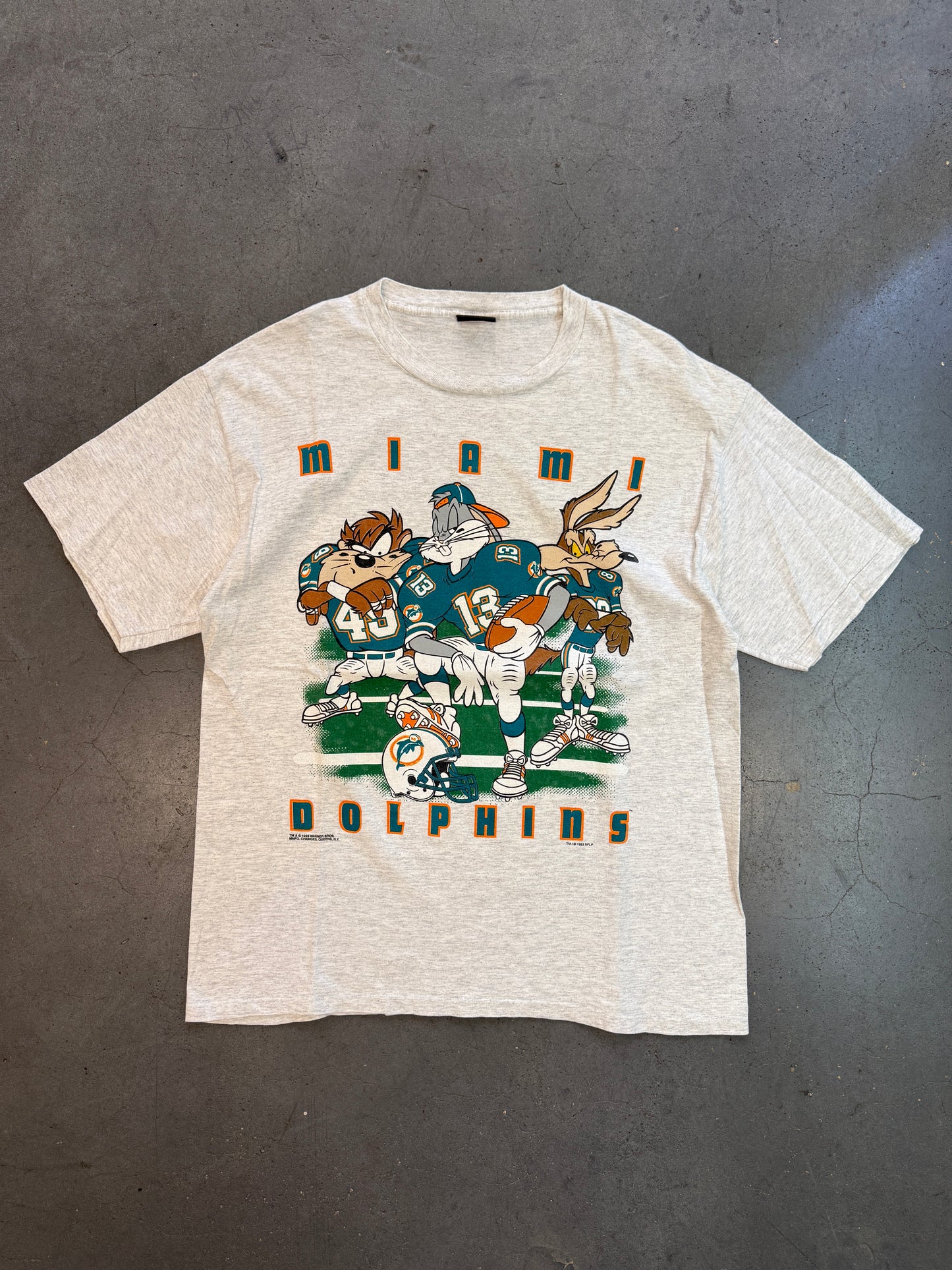 1993 MIAMI DOLPHINS LOONEY TUNES TAZ, BUGS, WIL E. TEE (CHANGES TAG)