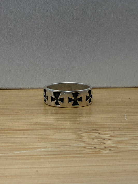 VINTAGE REPEATED IRON CROSS SILVER RING