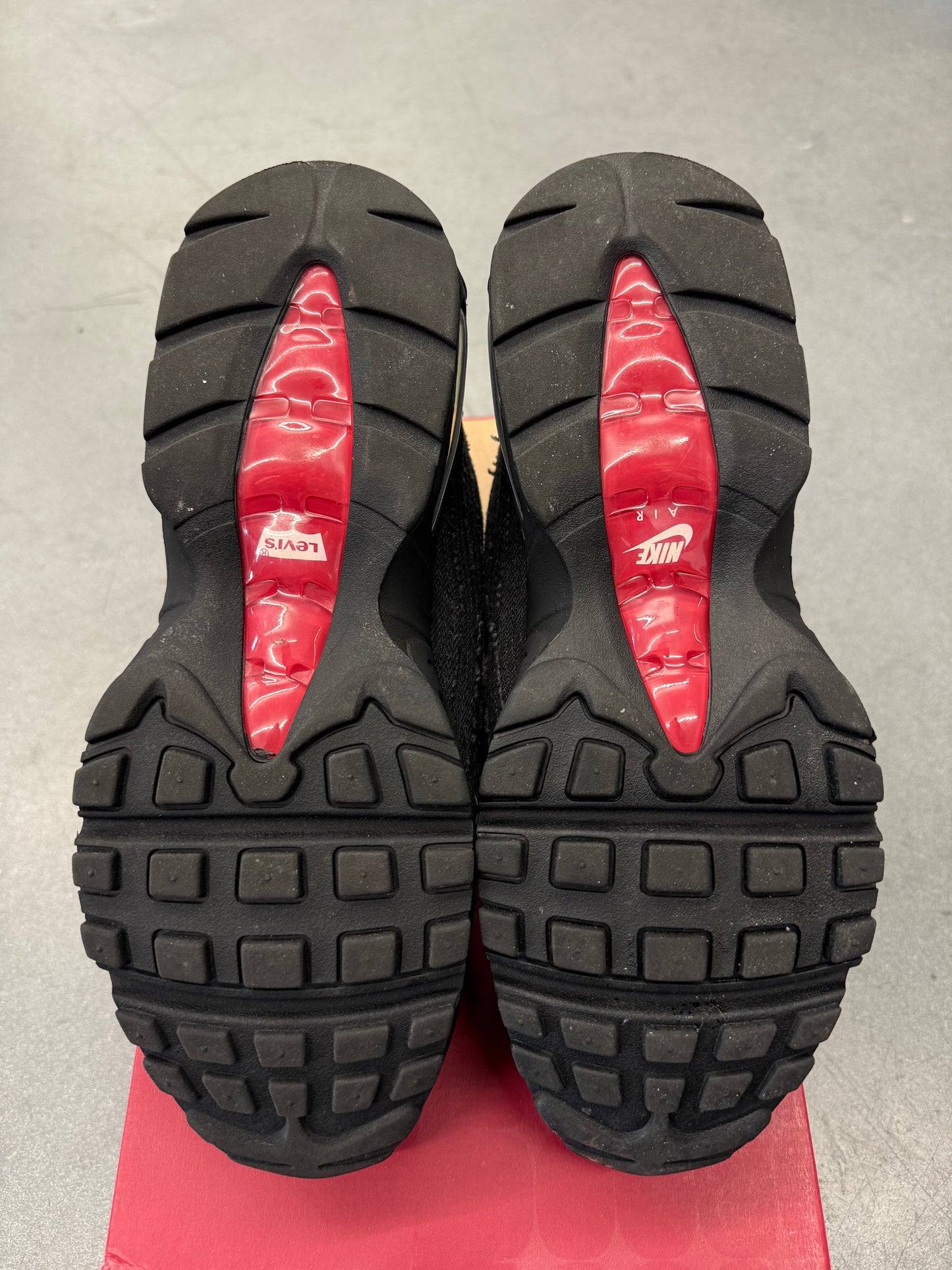 2025 SIZE 8 NIKE AIR MAX 95 OG LEVI'S BLACK