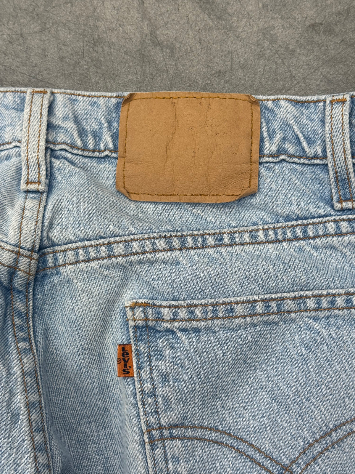 80S LEVI'S 505 ORANGE TAB 20505-0217 LIGHT WASH JEANS (36X30)