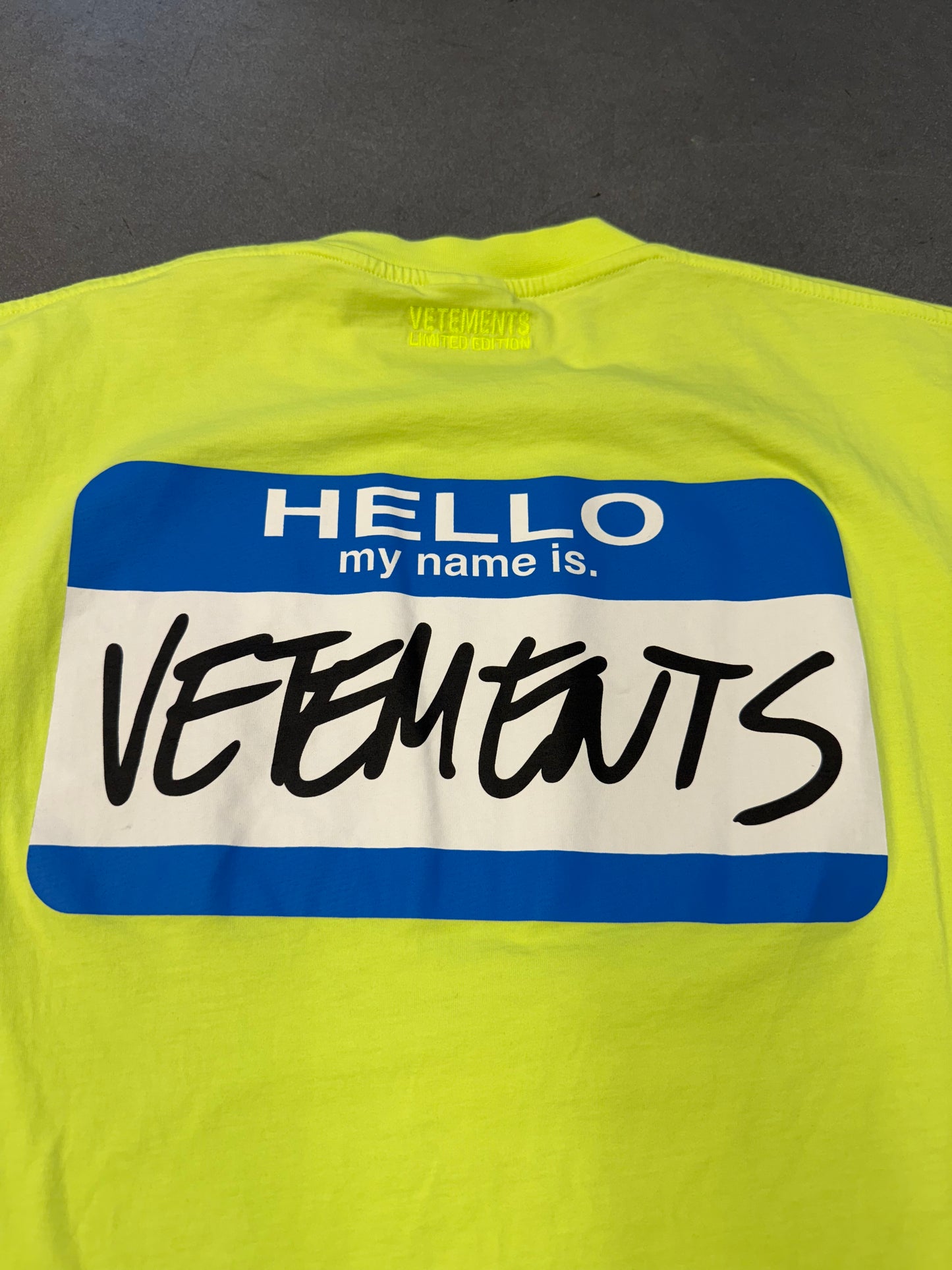 VETEMENTS "HELLO MY NAME IS" TEE - NEON YELLOW
