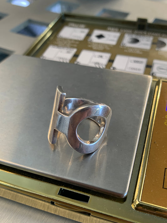 CIRCLE CROSS SILVER RING (11.4 GRAMS)