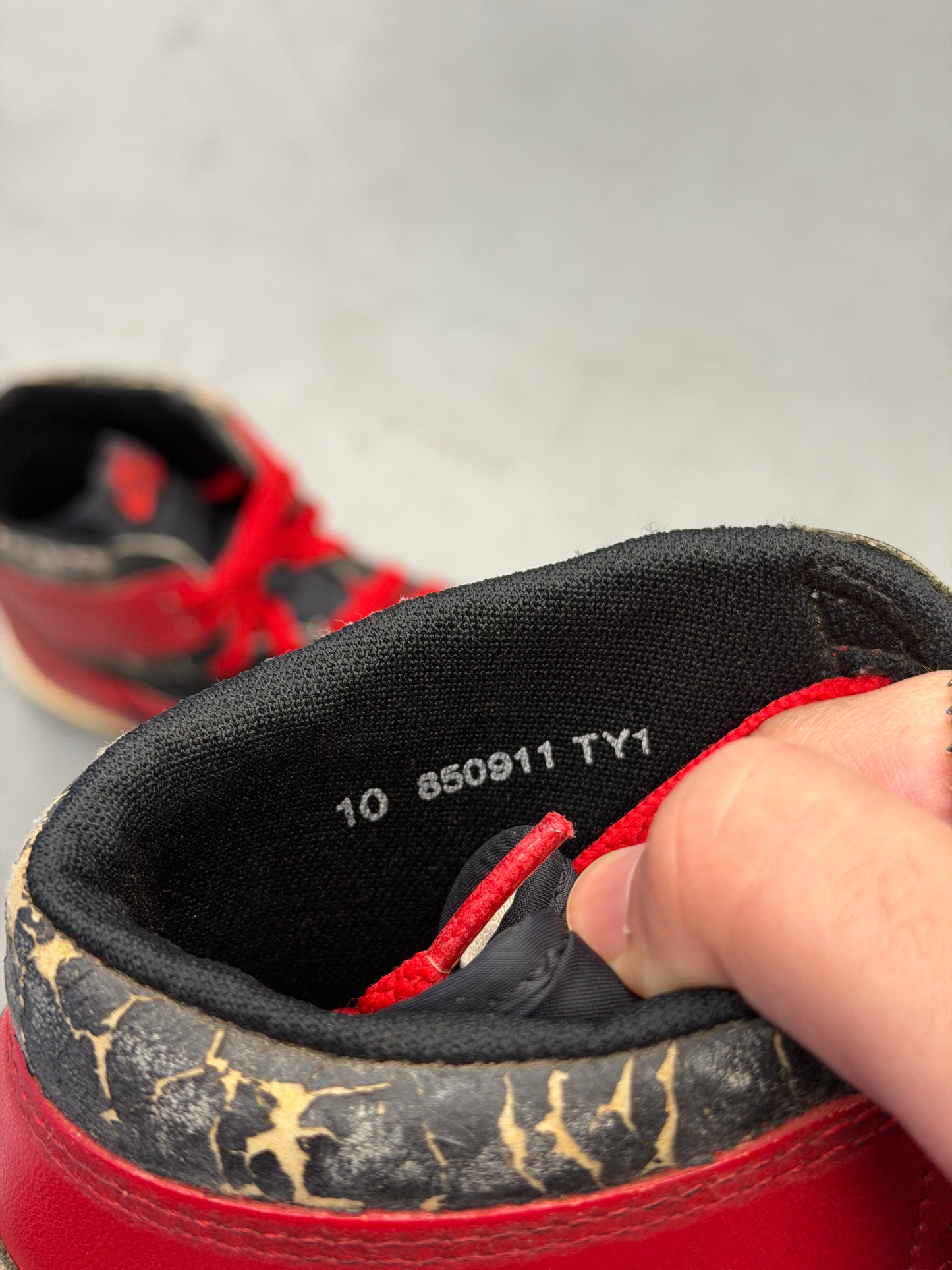 1985 AIR JORDAN 1 HIGH BRED