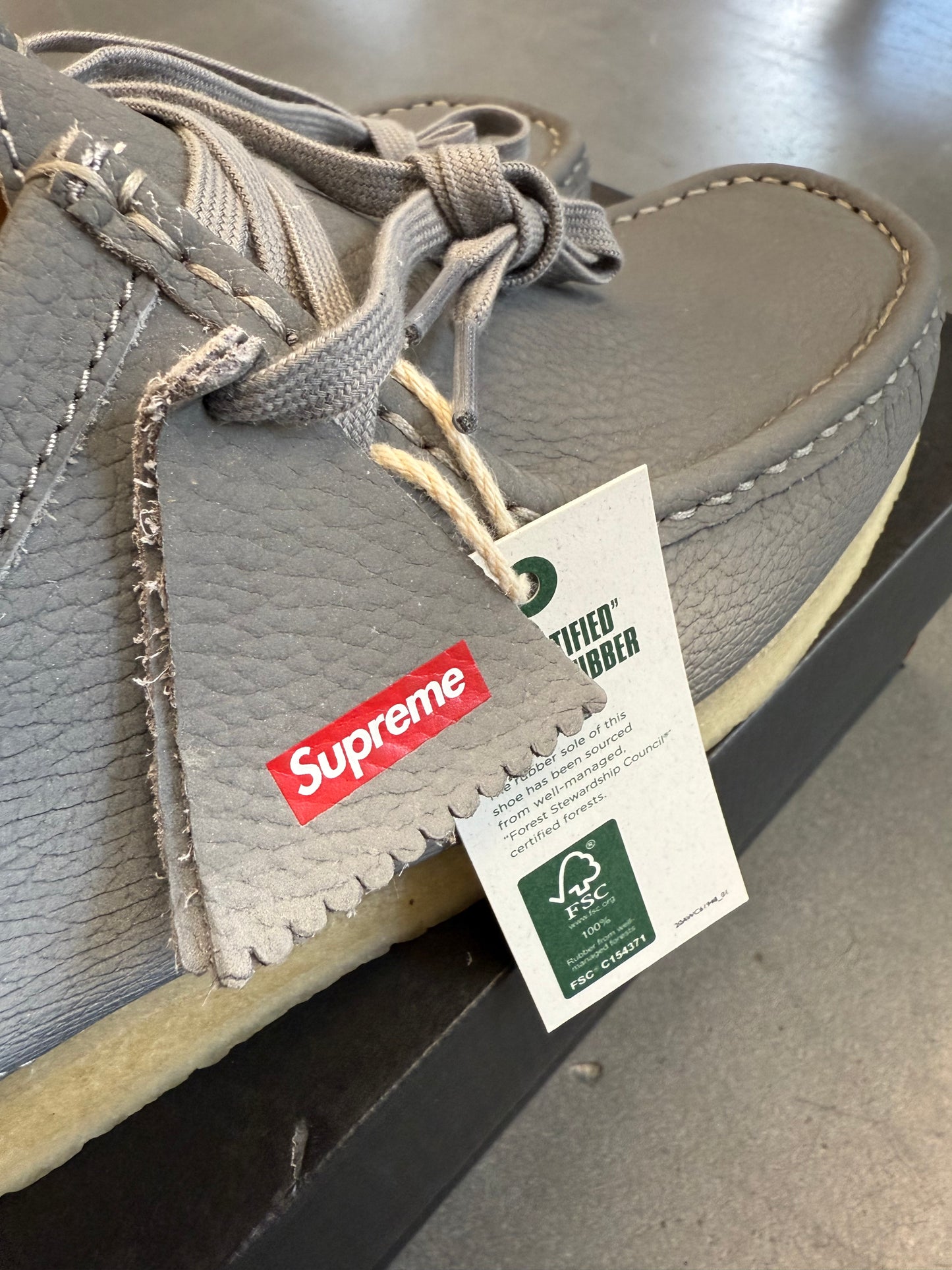 2025 SIZE 9.5 SUPREME CLARK ORIGINALS WALLABEE GREY REFLECTIVE (NEW WITH BOX)